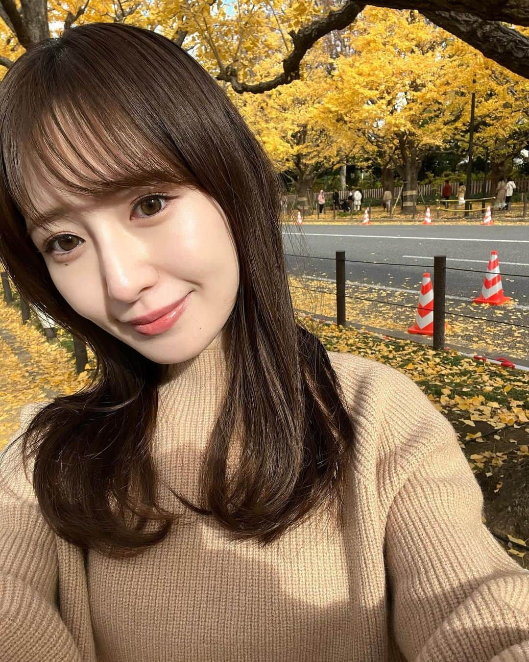 伊藤彩華さんのインスタグラム写真 - (伊藤彩華Instagram)「🍁  質問をいただいたセットアップは @rirandture_official だよ🤍  #スターダスト #伊藤彩華 #銀杏並木 #秋コーデ #キャメルコーデ #fashion #ootd #ブルベ」12月2日 18時54分 - ayaka_ito_official