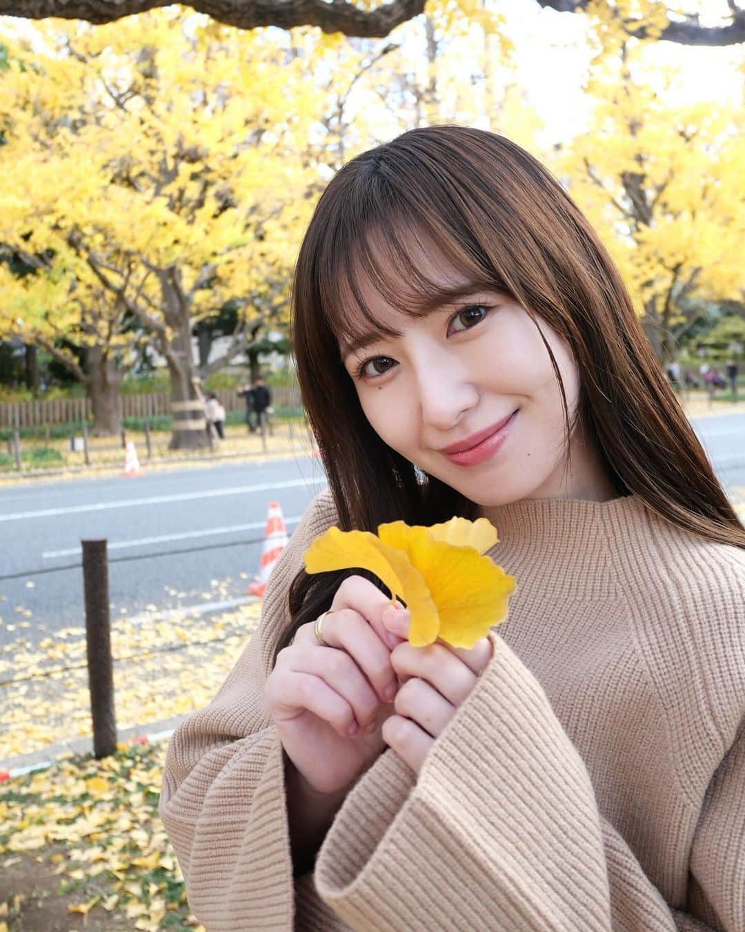 伊藤彩華さんのインスタグラム写真 - (伊藤彩華Instagram)「🍁  質問をいただいたセットアップは @rirandture_official だよ🤍  #スターダスト #伊藤彩華 #銀杏並木 #秋コーデ #キャメルコーデ #fashion #ootd #ブルベ」12月2日 18時54分 - ayaka_ito_official