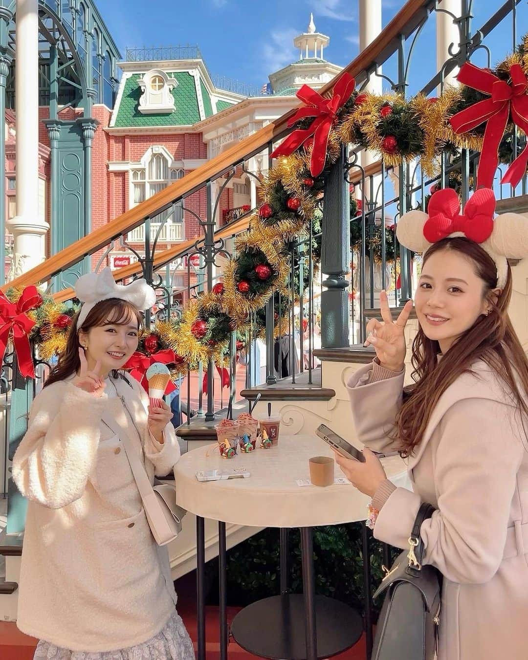 西村笑花さんのインスタグラム写真 - (西村笑花Instagram)「♡ ・ ・ ディズニーランド🏰🎄♥️  るなちゃんがリルリンリングッズ たくさん持ってきてくれて 可愛い写真たくさん撮れた〜📸 ありがとう〜っ♥️  たのしすぎて一瞬な1日でした💫 またみんなディズニー行きたいな🥰  #tokyodisneyland  #ディズニーランド #リルリンリン  #ディズニークリスマス」12月2日 19時04分 - emika_nishimura