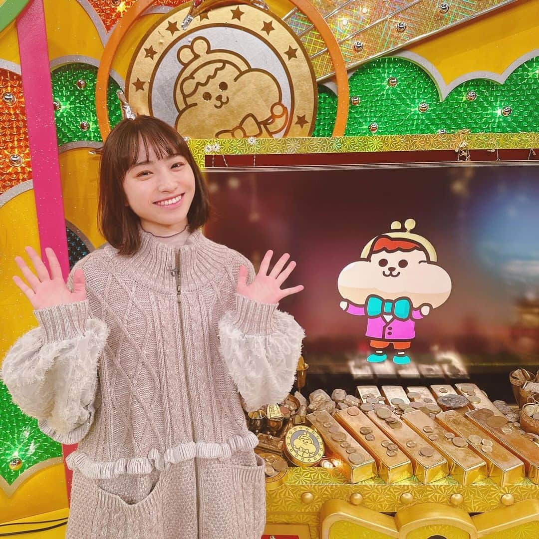 田牧そらさんのインスタグラム写真 - (田牧そらInstagram)「💰  今日はカネオくんです！ 今回はスパゲッティについて🍝  スパゲッティって本当に美味しいですよね〜！ ゆで時間や種類など進化を続けていました。 これからのスパゲッティもとても楽しみです！  私は特にナポリタンが大好きです。うちのナポリタンは野菜がたっぷり入っていてとても美味しいんです☺︎皆さんにも食べてもらいたいくらい。。  ぜひご覧ください。  カネオくんは、いつも私とポーズを合わせてくれます！可愛い♡♡  👗 @somari_imagination / osharewalker 👠 @ginza_washington  #有吉のお金発見突撃カネオくん  #田牧そら」12月2日 19時05分 - sora_tamaki_official