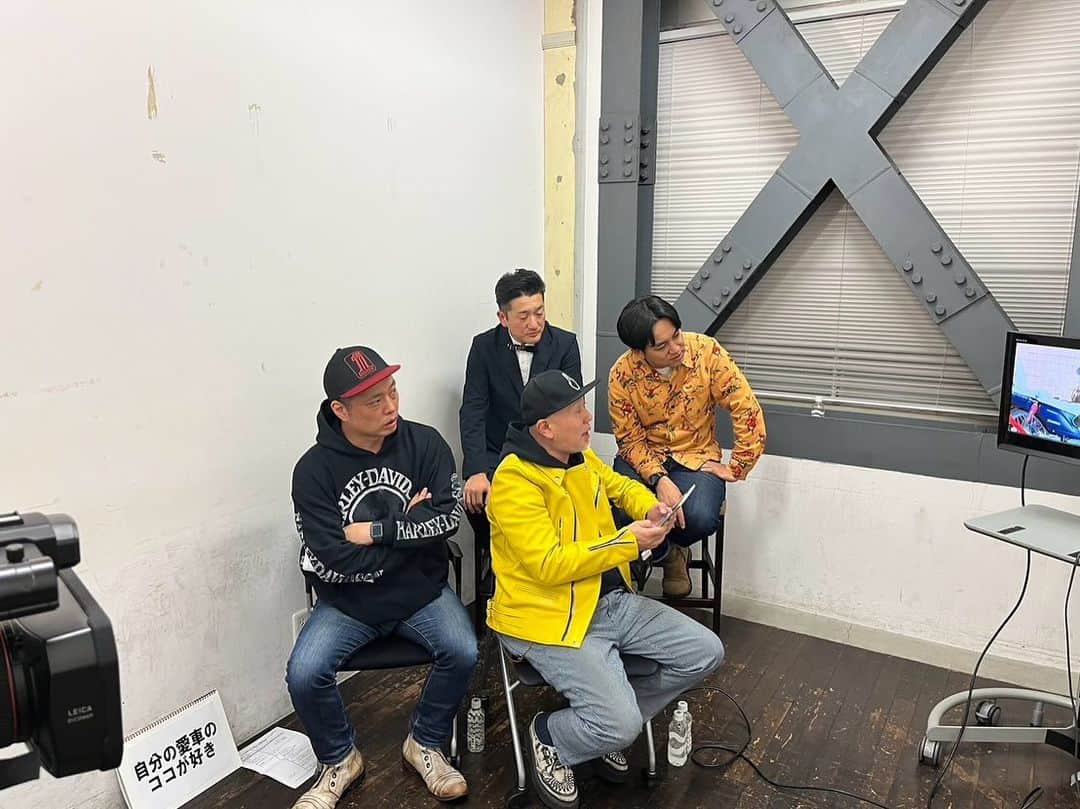 伊藤智博さんのインスタグラム写真 - (伊藤智博Instagram)「昨日の中尾班YouTubeのバイク配信、ただただ楽しくバイクのことをおしゃべりする45分でした！興味のある方はのぞいてみてください！  https://www.youtube.com/watch?v=0vsvjdnQeqM  #中尾班YouTube劇場 #しもにー #キクチウソツカナイ #キャプテンザコ #LLR伊藤  #バイク #バイク芸人 #ハーレー #jelado #ジェラード #301xx #lastretort #slowwearlion #スローウェアライオン」12月2日 18時58分 - itotomohirollr