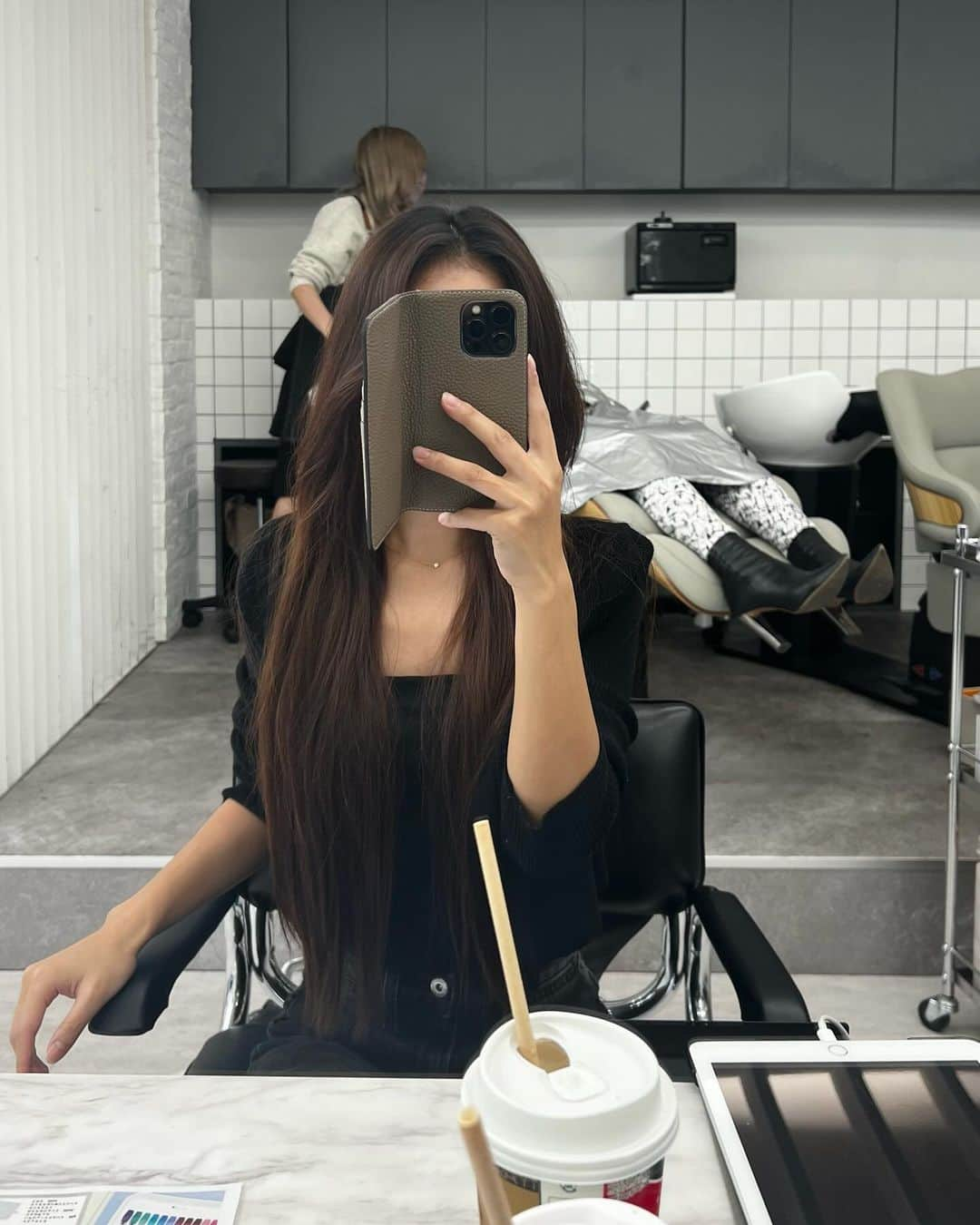 KANANOさんのインスタグラム写真 - (KANANOInstagram)「また期間が空いてしまった美容室day💇🏾‍♀️ 2枚目のbefore写真が物語っております🤣  今回のカラーも可愛すぎる💞 次はハイレイヤー×ブラックカラーにしてもらう予定🗓️  @takahiro_0217 さんはすべてのお客様を 可愛くしてくれる大天才です🥹🪄 いつもありがとうございます🤍 . . . #表参道 #amatokyo #イエベ秋ヘアカラー #ディープオータム」12月2日 18時58分 - kanano_41