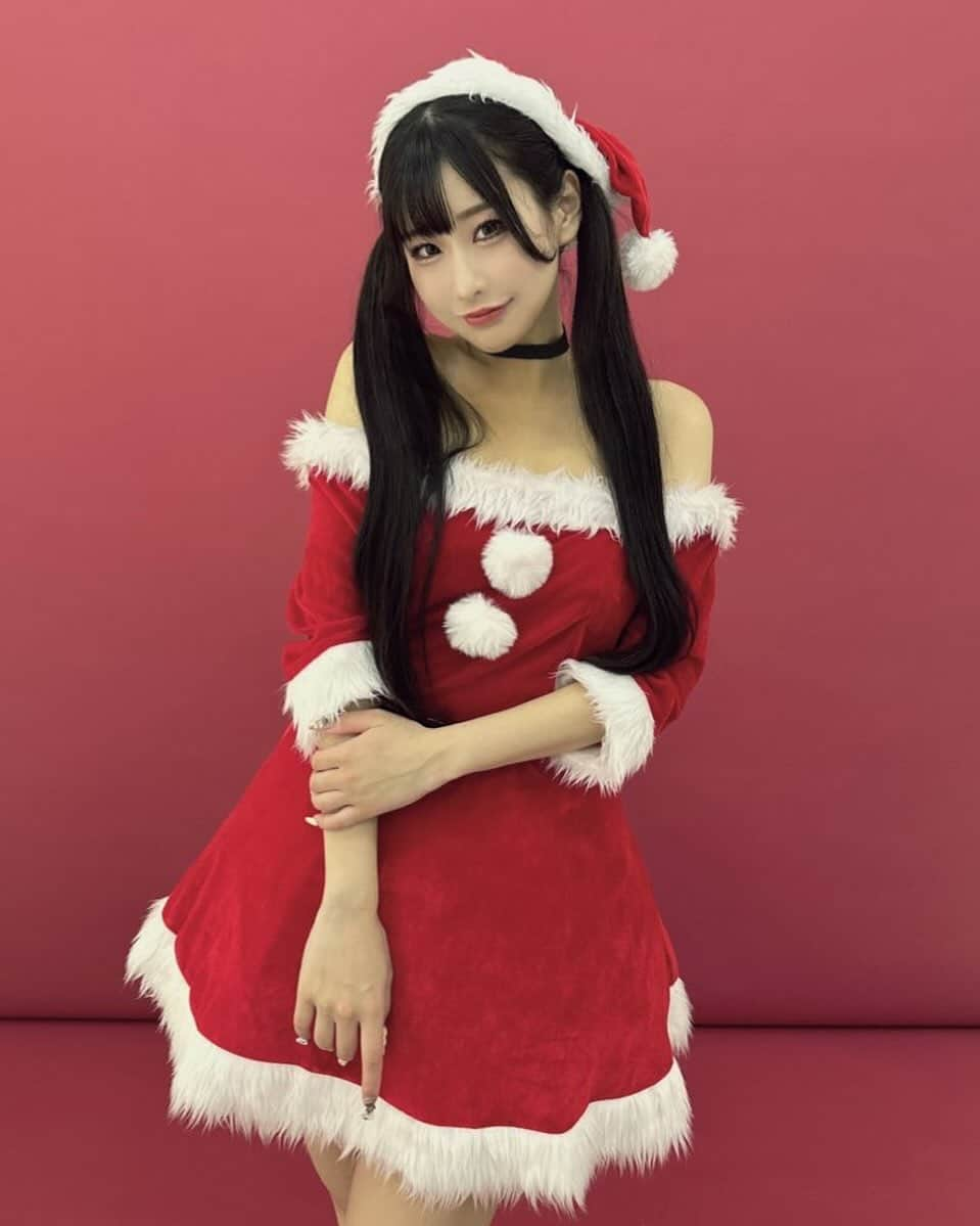 花宮いのりのインスタグラム：「サンタさん🎅💕  #クリアストーン  #撮影会  #portraitphotography  #クリスマスコスプレ  #クリスマスプレゼント  #サンタコス #サンタコスプレ  #撮影会モデル #いのりんふぉと #コスプレ  #コスプレイヤー  #cosplay #cosplaymodel  #cosplaygirl  #サンタ  #animegirl  #fashion #Japan #cosplayer  #cosplaylife #お尻フェチ  #お尻美人   #ランジェリー  #セクシーランジェリー  #ランジェリーモデル   #おしり  #お尻」