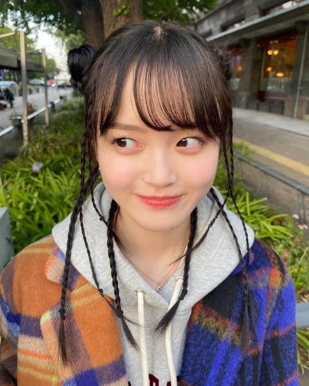 のインスタグラム：「Amazon Fashion Z世代リーダーに就任しました💛  可愛いお洋服とヘアメイクをしてもらってとってもルンルンしました🐣🫧  Z世代のリーダーとしてファッションを通じてたくさんのことを発信していきます！ぜひチェックしてねん👑  By SOYO  https://www.amazon.co.jp/shop/official.onefive  #pr #amazonfashion #onefive #Z世代リーダー #onefive_SOYO」