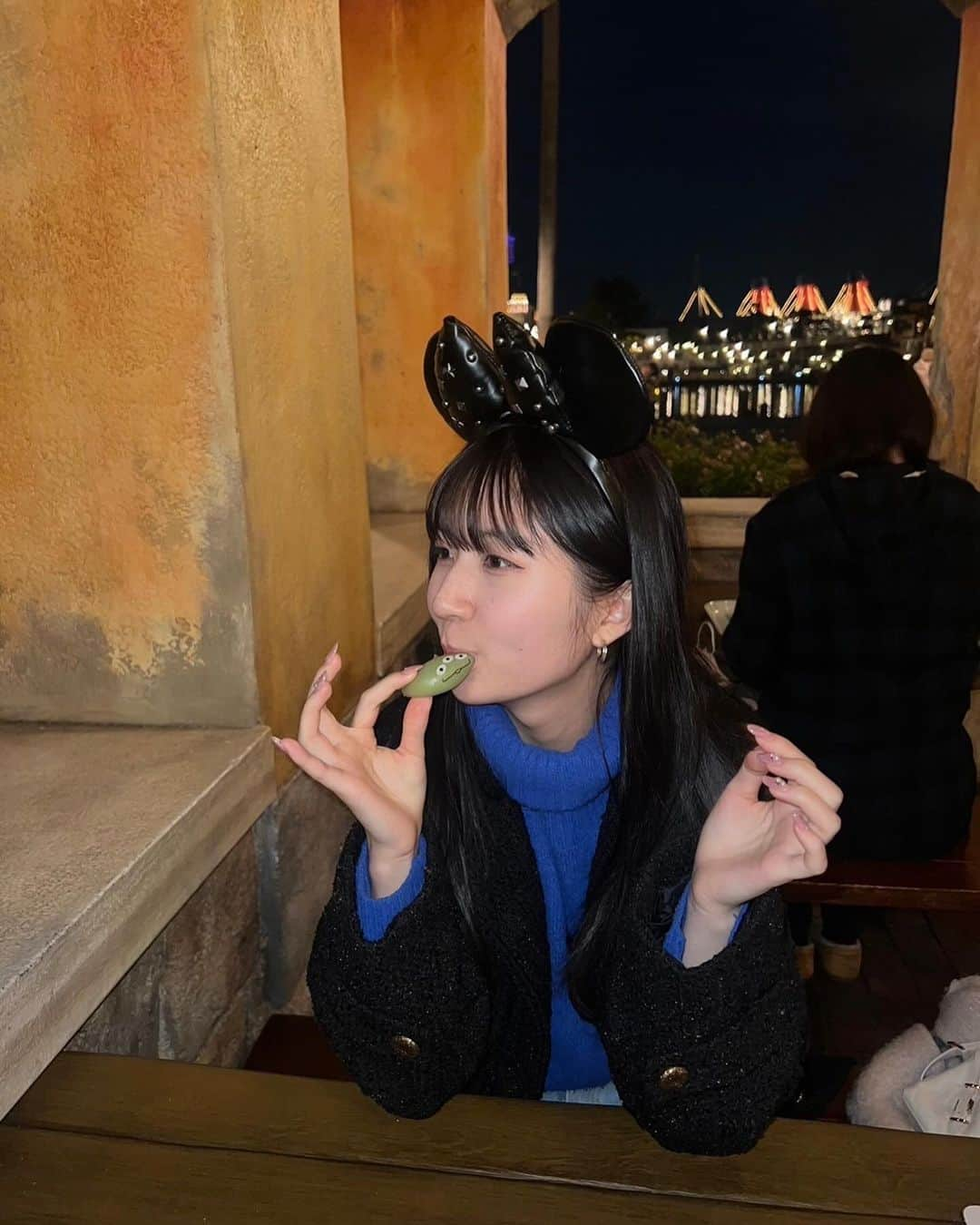 雨宮凜々子さんのインスタグラム写真 - (雨宮凜々子Instagram)「アフ5でChristmas Disney🐭❤︎ 何から何まで素敵でした✨ 👚#unitedarrows  👖#gap  🧥#kindersalmon  🧳#givenchy  👞#drmartens   #disney #tokyodisneysea #tokyodisneyresort #ディズニー #ディズニーコーデ #ディズニーシー #디즈니 #오오티디 #도쿄 #도쿄디즈니씨 #패션그램 #셀카 #크리스마스 #ootd #fashion」12月2日 19時01分 - rily_.oo9