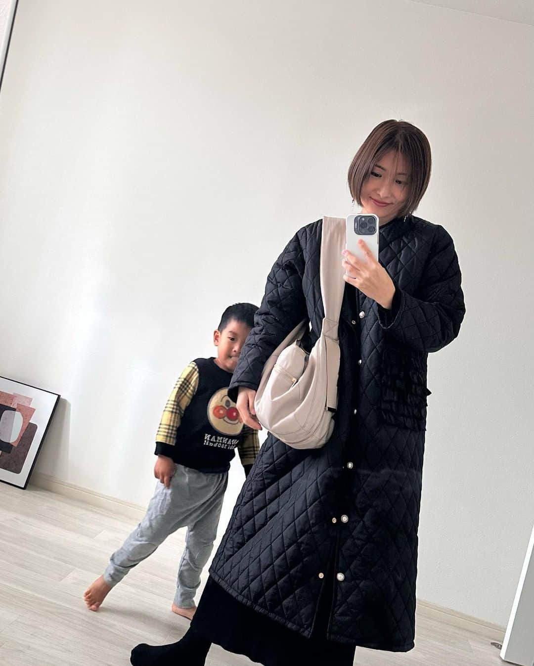 伊藤春香さんのインスタグラム写真 - (伊藤春香Instagram)「ミラーセルフィーで、スマホケース&服装と息子の成長振り返り☺️  #日常」12月2日 19時14分 - ha_chu