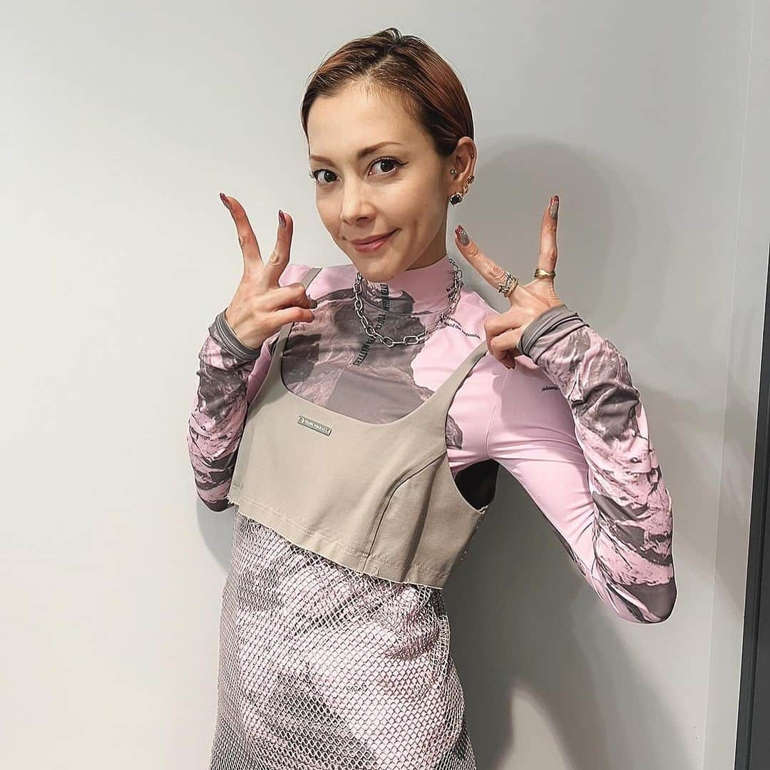 土屋アンナさんのインスタグラム写真 - (土屋アンナInstagram)「本日、21時からTBS 「世界ふしぎ発見」　出演してるよん😘❤️‍🔥  チェックしてね❤️‍🔥🫶✨  onepiece&top @prankproject_official   pants @rollasjeans   acc @justindavis_jewels  @jack_joat   #土屋アンナ」12月2日 19時06分 - annatsuchiya0311