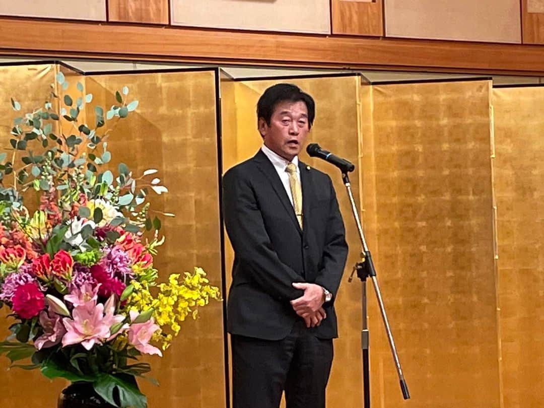平井卓也のインスタグラム：「大見まさひろ氏第98代高松市議会副議長就任祝賀会が盛大に開催されました。大見氏は長年、消防団、自民党青年部の活動等に熱心に取り組んでこられました。これからも地域のため、高松市のため、頑張ってください。おめでとうございました。#平井卓也」