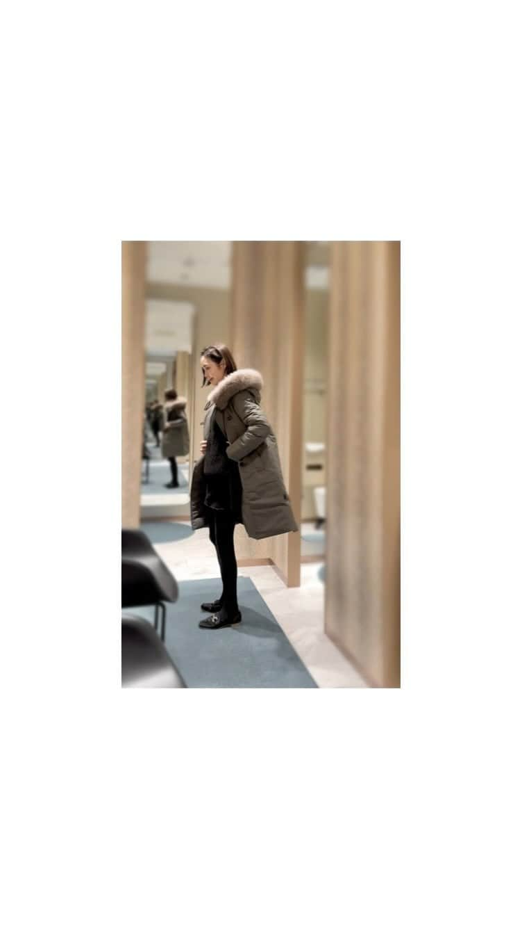 小林有里のインスタグラム：「♡ 今年も DUVETICAとD DOT DUEのpopupへ⛄️♡ . . スタイリストの縄田恵理さんや 丸林広奈さんのコラボモデルもあって あれこれ目移り&試着三昧☺️ . キレイ目シルエットのDUVETICA、 モード感漂うD DOT DUE。 どちらも機能性にも優れているから 真冬の強い味方よね⛄️✨ . . 急に寒くなってきたので 狙っている方は早めが良さそう♡ . . . . . 〜12/12(火) 伊勢丹新宿店本館3F コンテンポラリー/プロモーションにて お買い上げ頂いた方には数量限定で オリジナルガーメントケースの プレゼントも🫶 . . . . @duveticajp  @ddotdue.jp #PR#duvetica#ddotdue #イタリア#ダウンジャケット #三越伊勢丹PR投稿」