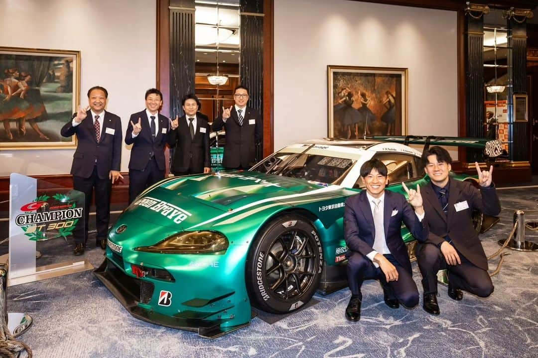 吉田広樹さんのインスタグラム写真 - (吉田広樹Instagram)「SUPER GT HEROES 2023🏆️  表彰して頂き、チャンピオンの実感が湧いてきました。  #スーパーGT というハイレベルな舞台で #埼玉トヨペットGreenBrave のみんなと共に 獲得出来た事を誇りに思います‼️  チームに関わって頂いた皆さん ありがとうございました。  そしてライバルとして戦ってきた皆さんにも感謝しております。 皆さんが居たからこそ、このタイトルの価値が上がると思います。  最高のシーズンでした‼️ 1年間ありがとうございました❗  #埼玉トヨペット #GRGARAGE浦和美園 #toyotagazooracing #GRSUPRAGT #SUPERGT」12月2日 19時17分 - hiroki44da