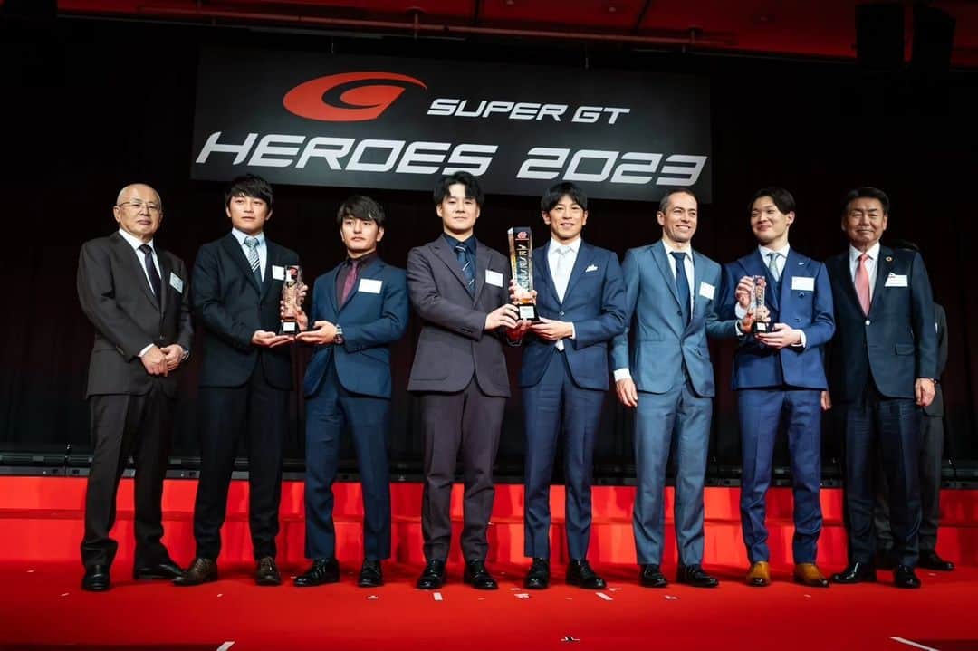 吉田広樹さんのインスタグラム写真 - (吉田広樹Instagram)「SUPER GT HEROES 2023🏆️  表彰して頂き、チャンピオンの実感が湧いてきました。  #スーパーGT というハイレベルな舞台で #埼玉トヨペットGreenBrave のみんなと共に 獲得出来た事を誇りに思います‼️  チームに関わって頂いた皆さん ありがとうございました。  そしてライバルとして戦ってきた皆さんにも感謝しております。 皆さんが居たからこそ、このタイトルの価値が上がると思います。  最高のシーズンでした‼️ 1年間ありがとうございました❗  #埼玉トヨペット #GRGARAGE浦和美園 #toyotagazooracing #GRSUPRAGT #SUPERGT」12月2日 19時17分 - hiroki44da