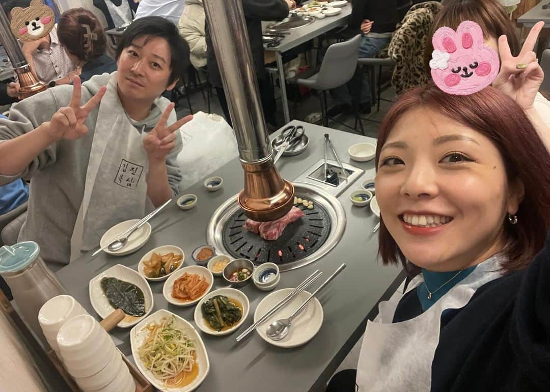 小川麻琴のインスタグラム：「12年ぶりの韓国へ行ってきましたー🇰🇷✨  初めて行った時は、 舞台本番の弾丸で行ったので全く観光できずだったのですが、、  ２回目の今回はしっかり韓国を楽しめましたよ🤩  初日は、初めて韓国に行った際の舞台で共演していた俳優のコン・テユ君( @teyu_ )夫妻とディナーしました✨  めちゃくちゃ久しぶりのテユ君は、あの頃と変わらずとっても話しやすく面倒見のいいお兄ちゃんで、 初めましての奥さんはとってもチャーミングでお話もたくさんしてくれて初日から腕組むほど仲良しになれました💕  韓国を知ってる2人のお陰で、地元の人ぞ知るご飯屋さんにもつれて行ってもらえて初日からめちゃくちゃ楽しい夜でした🥹✨  韓国での再会と新しい出逢いに感謝🇰🇷✨  テユオッパ夫妻、 素敵なおもてなしをありがとう🥰  ひとまず初日、、 韓国日記まだまだ続きます🇰🇷🤭  #韓国  #12年ぶり  #韓国旅行  #再会 #韓国日記」