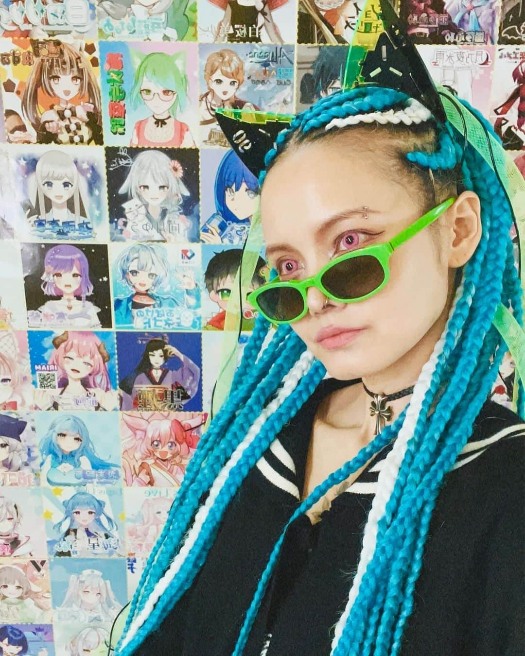 ナカオエリコのインスタグラム：「🤍🩵🍭🐈🪽🩷🩶  #アンドロイドギャル #cyberpunk #braids #cornrows #ブレイズ #コーンロウ」