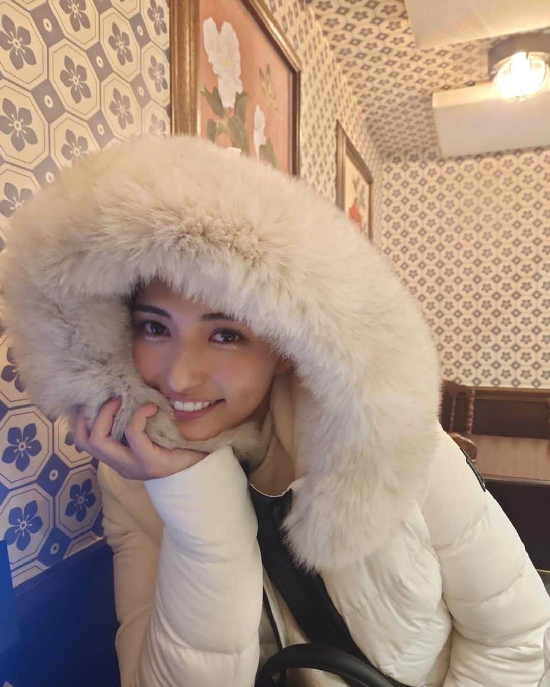 山賀琴子さんのインスタグラム写真 - (山賀琴子Instagram)「❄️🐰🤍  本当に寒いから行く人は気をつけて。笑」12月2日 19時21分 - kotokoyamaga