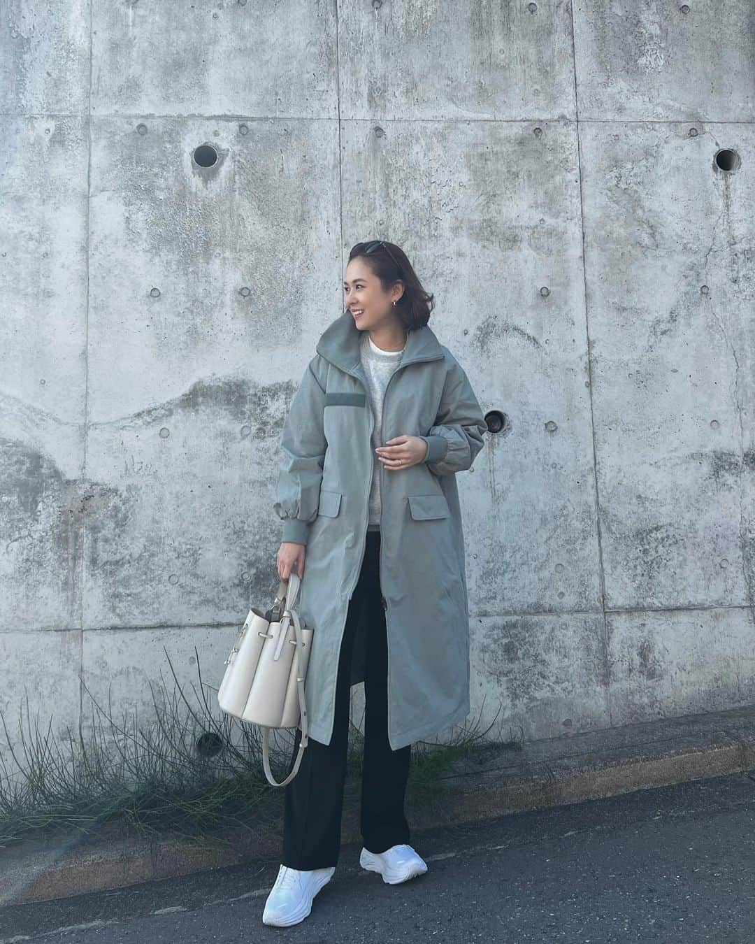 MAICOさんのインスタグラム写真 - (MAICOInstagram)「#outfit . . 裏表2WAYで着られるリバーシブルのコート。 軽くて暖かいから、お散歩🐶の時にも大活躍しています✨  グレイッシュブルーのカラーが大好きで即決でした🤭 身長169cmでMサイズを着ています！  Coat... @classicalelf_official  . . #クラシカルエルフ #classicalelf #エルフコーデ #java #ジャバ #ユニクロ #ザラ #zozo #zozotown #zozo購入品 #zozotown購入品 #ロングコート #リバーシブル #骨格ウェーブ #着回しコーデ」12月2日 19時21分 - maico0327