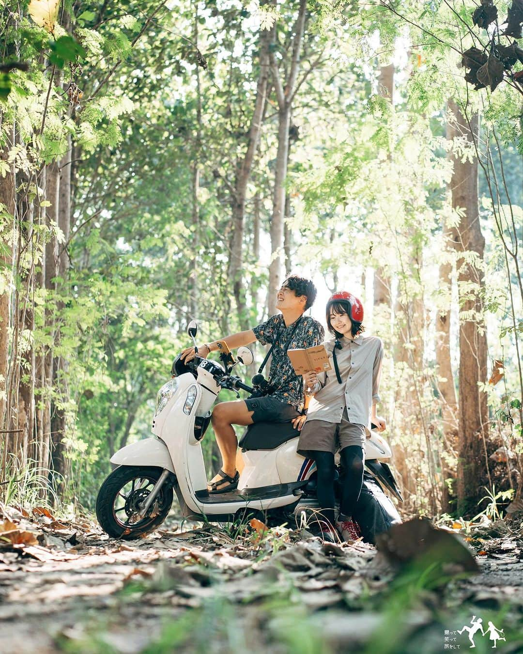 こんちゃんさんのインスタグラム写真 - (こんちゃんInstagram)「🇹🇭とったび・タイ編はじまりました🇹🇭 昨夜のYouTubeからふたり旅として初の東南アジア・タイ編がスタート！！…と思いきやまさかの事態になって予定外のベトナムスタートでした…🙄笑  ベトナム少ししかいれなかったけど、フォーやバインミーとても美味しくて物価も安いわ人は温かいわでまだまだ滞在したかった…。  最初の国にタイを選んだ理由はふたつあって、 まず、自分がはじめて海外一人旅した国だから。 中古のママチャリ🚲でバンコク→チェンマイまで900km漕いだ旅で本当にたくさんの人の優しさに触れさせてもらったからあーちゃんの東南アジア旅1カ国目もこの国なら安心しながらいい出会いにも恵まれそうだなと思った。 あと物価安いし飯もうまい！！！！！  もう一つは、この時期のタイでしか見れない絶景を見るため👀 これはもう！実は既に見てきたんだけどこの世の物とは思えないほどの景色が広がってて開いた口が塞がらなかった…！写真も動画も撮ったので楽しみにしててくだされ…！！  昨日からはじまったタイ編は、世界を旅したことある人はもちろん、海外行ったことない人にも分かりやすいように尚且つめっちゃ海外旅したくなるように丁寧に編集してるので、是非ぜひ見てやってくだされ！！ 海外に出たことなくて漠然とした心配や怖いイメージを少しでも減らせれたら嬉しいし、そんで僕たちの写真やYouTubeが誰かの旅するきっかけになれたらもっと嬉しいです🛫  写真はベトナム🇻🇳！また近いうちに帰ってくるよー！！ #とったび」12月2日 19時25分 - hiromasakondo