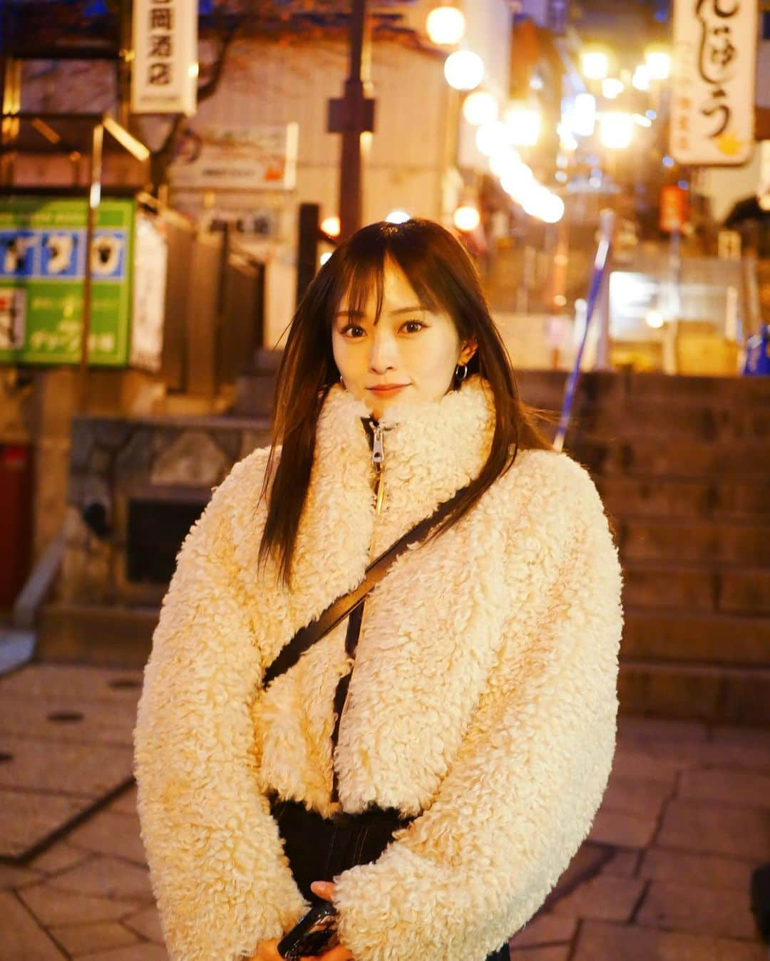 山本彩のインスタグラム：「⁡ 12月こんにちは⛄️ ⁡ 寒いの嫌いやけど 今年は可愛いアウターいっぱい買ったから 寒い日の外出もちょっと楽しみ☺️ ⁡」