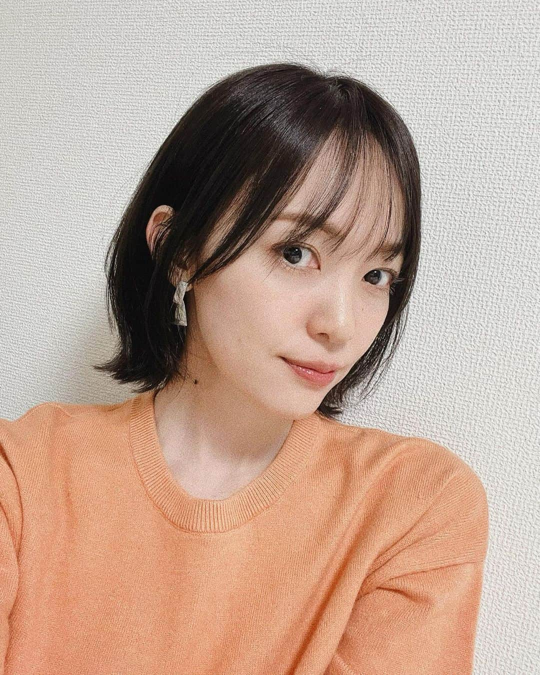 小林美季のインスタグラム：「12月🎄  久しぶりに前髪🙌  おデコ出しにもできるように してもらいました*  Thankyou!!*」