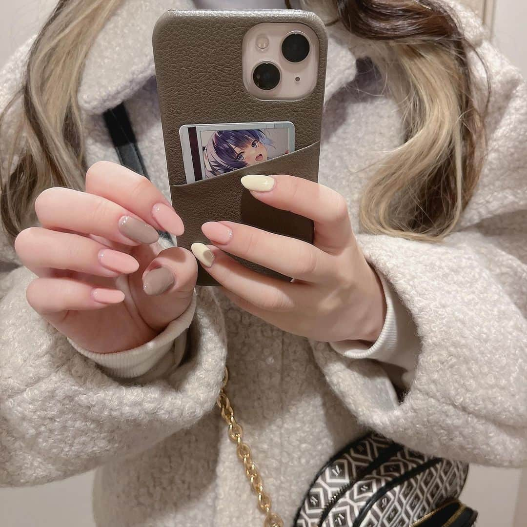 ねぎまさんのインスタグラム写真 - (ねぎまInstagram)「. . チョコレート風ワンカラーネイル💅🍫 パーツ無いとオフもシャンプーも楽すぎる🫶 . アウター:GRL . . #セルフネイル #ジェルネイル」12月2日 19時29分 - negineginet