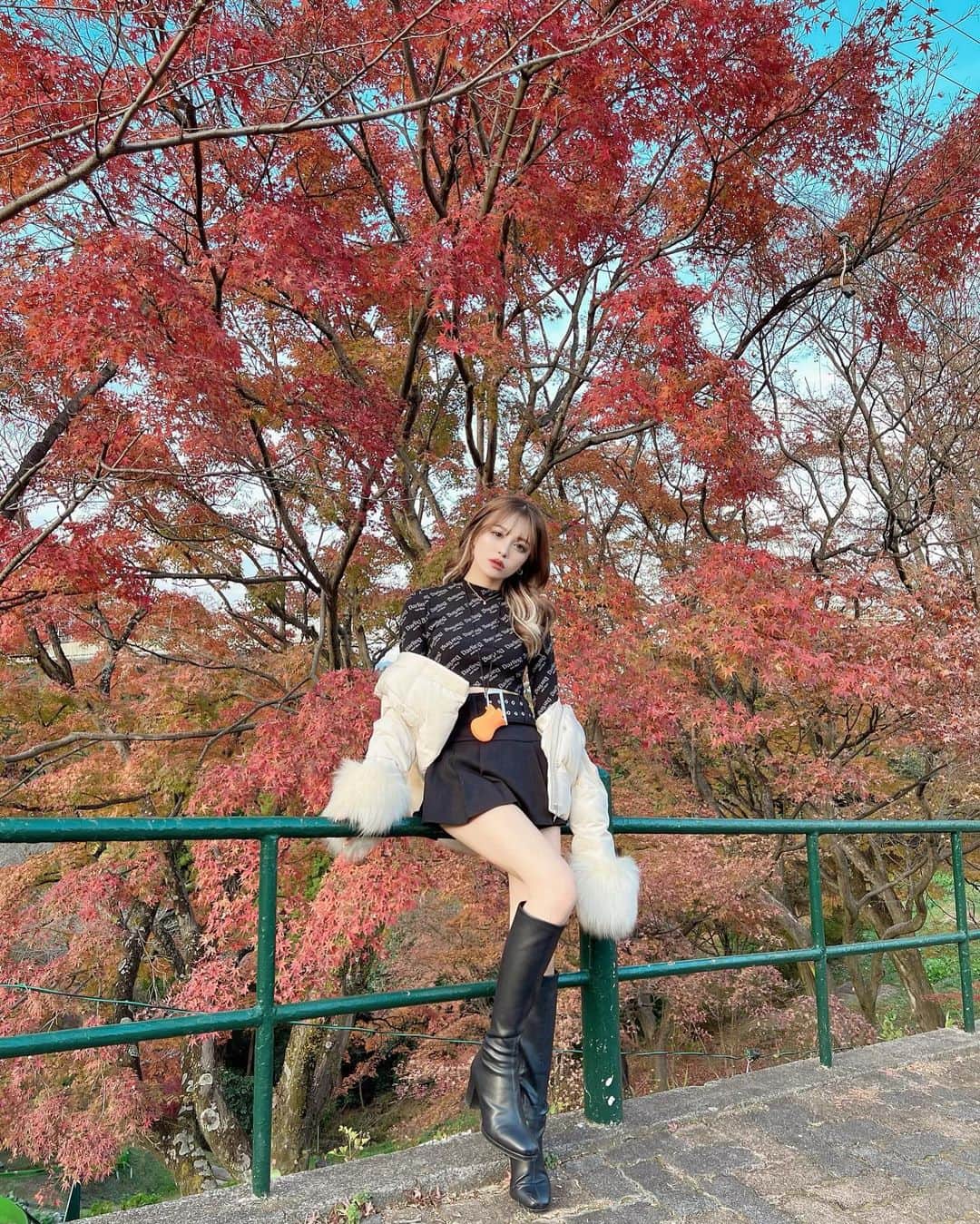 土屋怜菜（れいぽよ）さんのインスタグラム写真 - (土屋怜菜（れいぽよ）Instagram)「⁡ ⁡ まだ紅葉が綺麗だったあ🍁⠜ 大分たのしかったなあ〜♡♡ ⁡ コーデタグしてますっ🏷𓈒𓏸︎︎︎︎」12月2日 19時30分 - reipoyo_0411