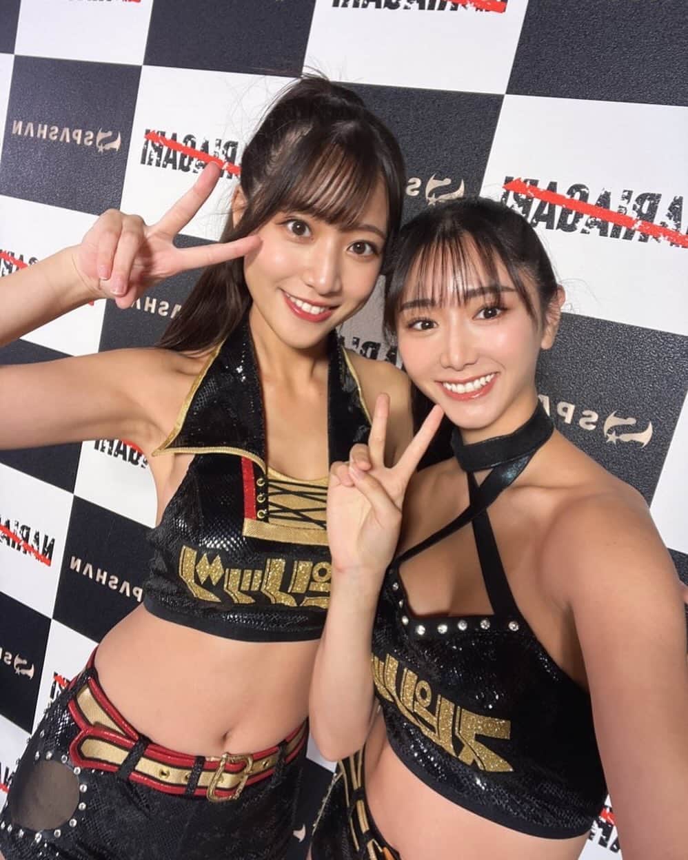 岡本杷奈のインスタグラム：「#NARIAGARI vol3 ご来場下さった皆様、YouTubeご覧の皆様、 ありがとうございました😆🎉❤️‍🔥 どの試合も熱くて感動する試合でした✨️✨️  会場の緊張感と熱気を、直接感じれるなかなかない 体験をさせてもらえること有難く思います😭✨️  やっちゃんと 息ぴったりで、前回より成長できたと思います☺️✊❤️‍🔥  いつも応援してくれてる皆様、  NARIAGARIで知って下さった皆様、今後とも スピリッツガールの応援よろしくお願いします‎👭🤍 ̖́-   #ラウンドガール  #格闘技」