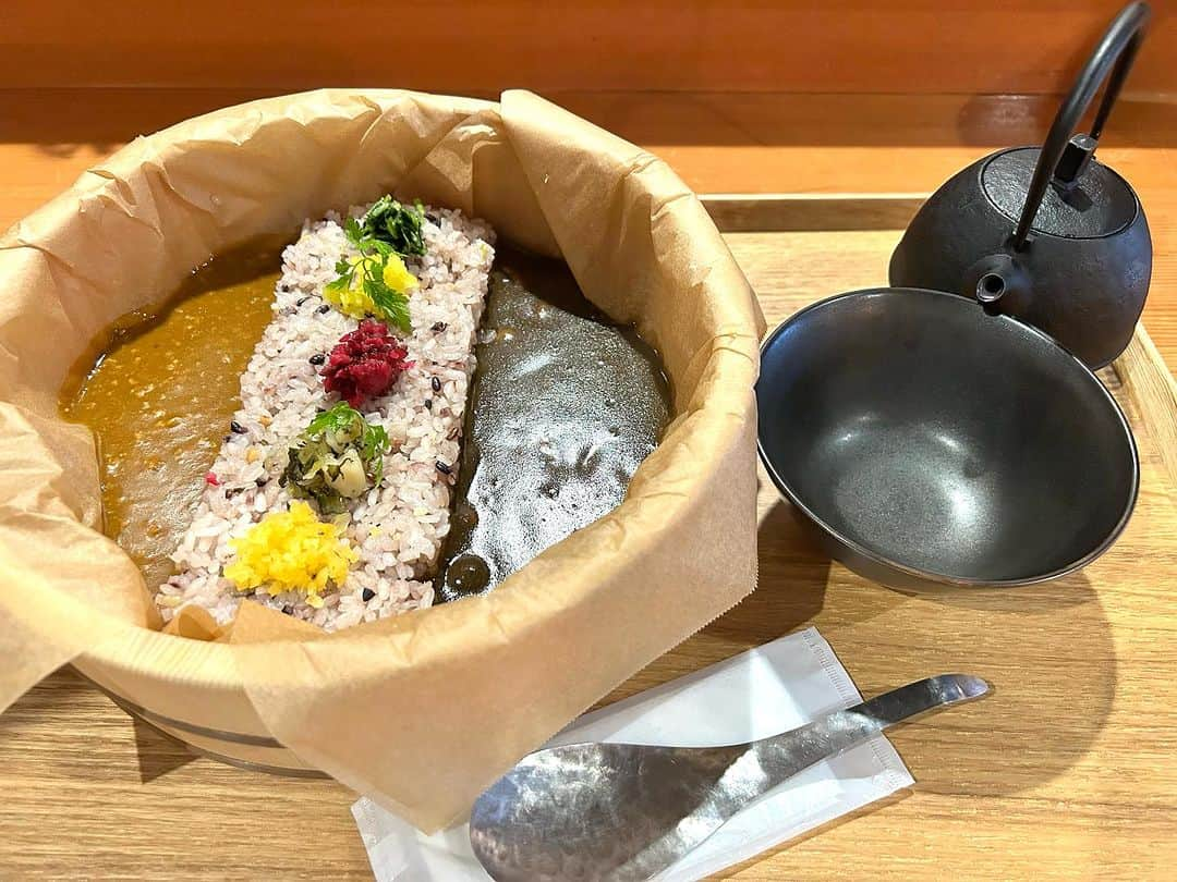 森田展義さんのインスタグラム写真 - (森田展義Instagram)「宮川町にある 『Koisus』なる処で 『スパイスカレー』なるものを食し、 〆で『#出汁』なるものを掛けて 『#スープカレー』なるものとして食す！  #なる処 #なるもの食し  #nobmorley #吉本新喜劇 #森田展義 #宮川町 #Koisus #スパイスカレー #絶品なるもの #食しログ #2023年最高スパイスカレー #ノミネート #グルメ好きな人と繋がりたい #孤独なグルメ」12月2日 19時38分 - nobmorley