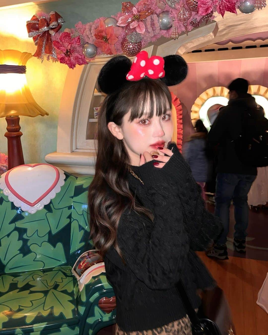 びすこのインスタグラム：「我が家🐭🎀  ちっちゃいダッフィーくんが居て、ずっと遊んでた、可愛かった…🤦🏻🤍」