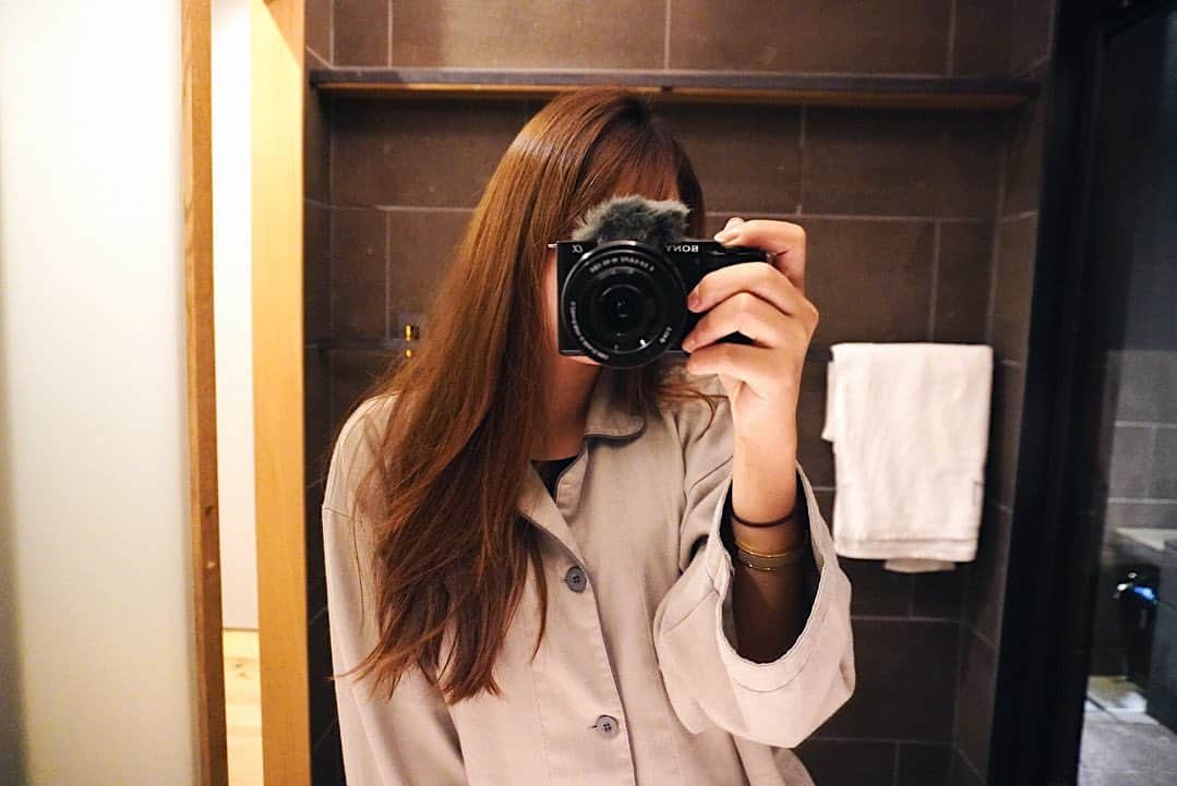 MIYABIのインスタグラム：「#sonyzve10  でひゅー📸 貰ったものたちと撮ったものたち、本当にありがとうでたくさん🥳🤍」