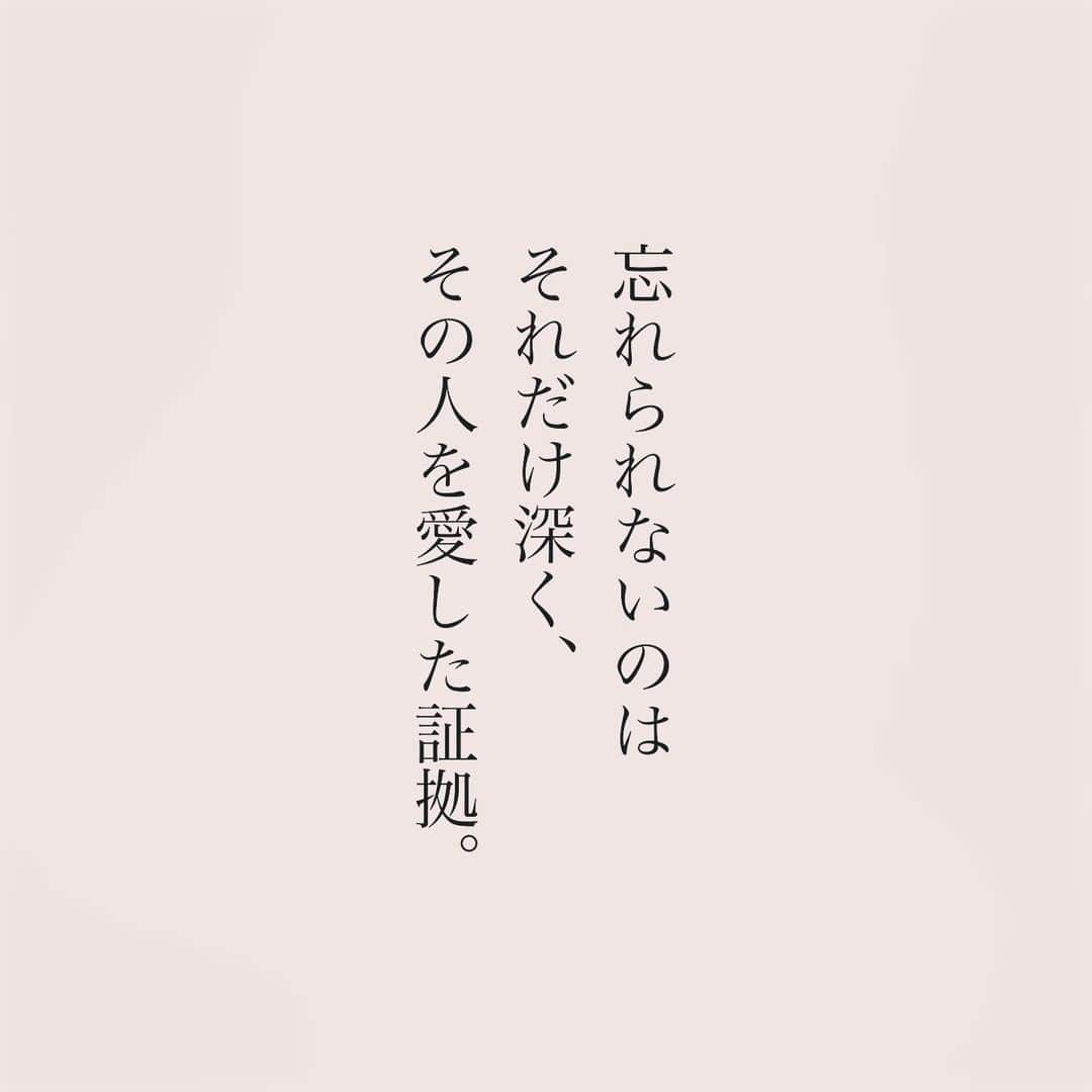 カフカさんのインスタグラム写真 - (カフカInstagram)「.  どんなに好きでも、 別れを選ぶ恋もある。  #言葉#ことば#気持ち #想い#恋愛#恋#恋人 #好き#好きな人 #幸せ#しあわせ #会いたい#日常#日々　 #出会い#出逢い#大切  #運命の人 #女子#エッセイ#カップル　 #言葉の力  #大切な人 #大好き #運命 #失恋 #運命の人」12月2日 19時45分 - kafuka022