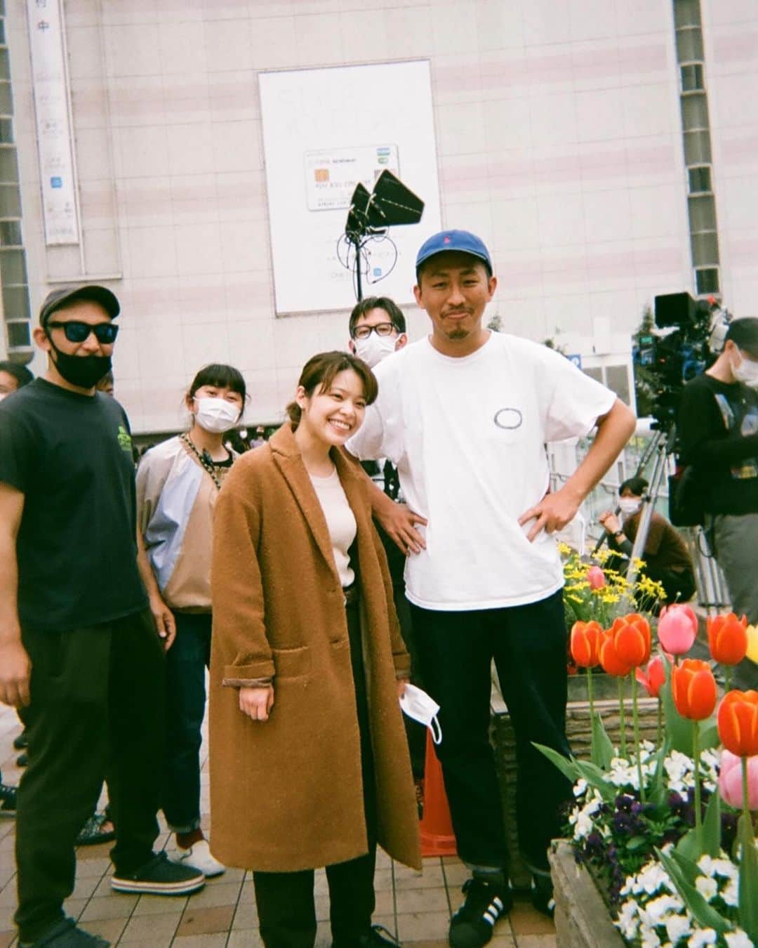 岸井ゆきののインスタグラム：「第45回ヨコハマ映画祭 三宅唱監督作品『ケイコ 目を澄ませて 』 ・作品賞 ・撮影賞 月永雄太さん ・主演女優賞 ・審査員特別賞　松浦慎一郎と彼に導かれたボクシング映画 をいただきました。 約一年経ってもこのような機会を頂き、とてもうれしいです。 （去年の映画ですが公開日が12月だったので今年度の対象なりました。） 本当に、ありがとうございます。  ボクシングを初めてとうとう三年が経ちました。 ケイコの肉体、その運動は松浦さんに100%支えられつくられました。 そして今、役割を終えてもまだ強くなれるという思いで松浦さんとトレーニングを続けています。本当に感謝。  もしかしたら見逃されてしまうかもしれない、このあまりにも重要な仕事を表彰されることはとてもとてもとても意味のあることだと思いました。心の底から嬉しいです！ 松浦さん！！！おめでとう！涙涙！  ぜひこの映画、観てくれた方も、まだの方も、いつだって観てほしいなと思っています！！ 配信もされています。  改めて、三宅組全スタッフの皆様、観てくださった皆様、ありがとうございました。 授賞式で会いましょう。👗」