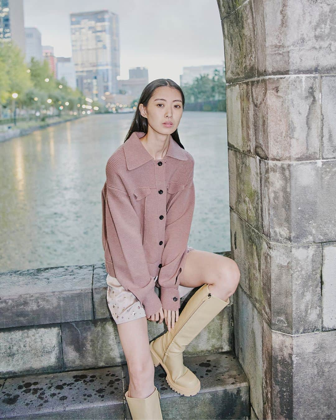 tiit tokyoさんのインスタグラム写真 - (tiit tokyoInstagram)「2023 fall winter collection knit Jean Jacket / pink sequin petticoat / beige  #tiittokyo #AW23」12月2日 20時00分 - tiit_tokyo