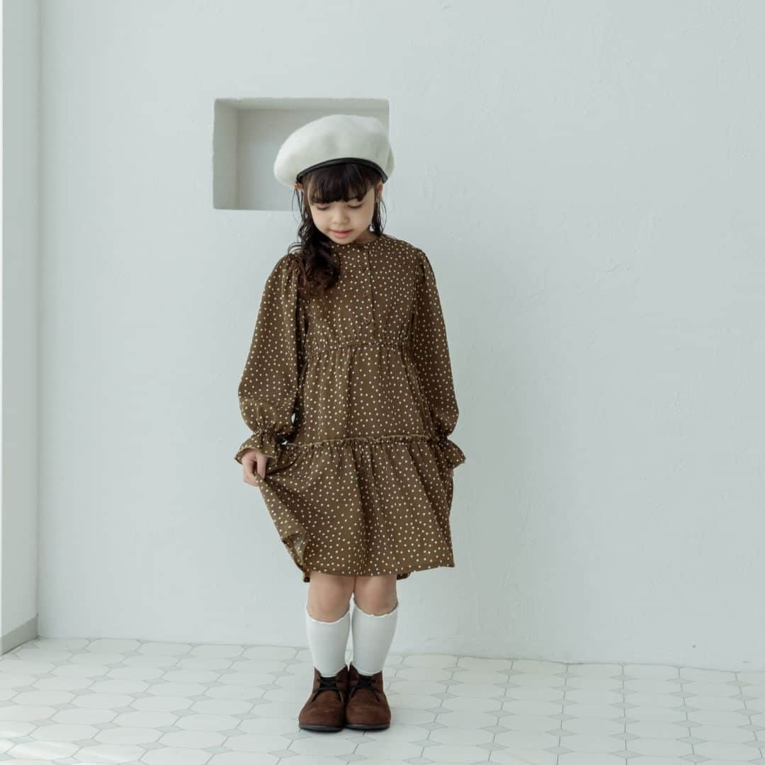 coucou manon フォトイベントをする子供服ブランドさんのインスタグラム写真 - (coucou manon フォトイベントをする子供服ブランドInstagram)「＼NEW IN ドット柄ティアードワンピ👗／ 大人っぽいドット柄とティアードシルエットがレディなワンピが登場🎀  パーティーなどのおめかしシーンにも映えますよ💄  気になる販売開始は…【12/8(Fri)12:00】🎉  ※楽天は12/11(Mon)12:00~販売予定となります - - - - - - - - - - - - - - - - - - - - - - - - - - - - - 質問や感想はコメントにてお待ちしております💫 📍気になる投稿は「保存」を押してね📍  #ペアマノン #pairmanon #キッズ #キッズ服 #子供 #子ども #子供服 #子ども服 #こども #こども服 #キッズファッション #女の子キッズ #男の子キッズ #女の子コーデ #男の子コーデ #秋コーデ #冬コーデ #新作アイテム #秋冬コーデ #お出かけコーデ #リンクコーデ #おでかけ #ドットエスティ #ドットエスティ購入品 #ペアマノン購入品 #キッズワンピース #クリスマスパーティー #おめかしコーデ #キッズワンピ」12月2日 20時00分 - pairmanon