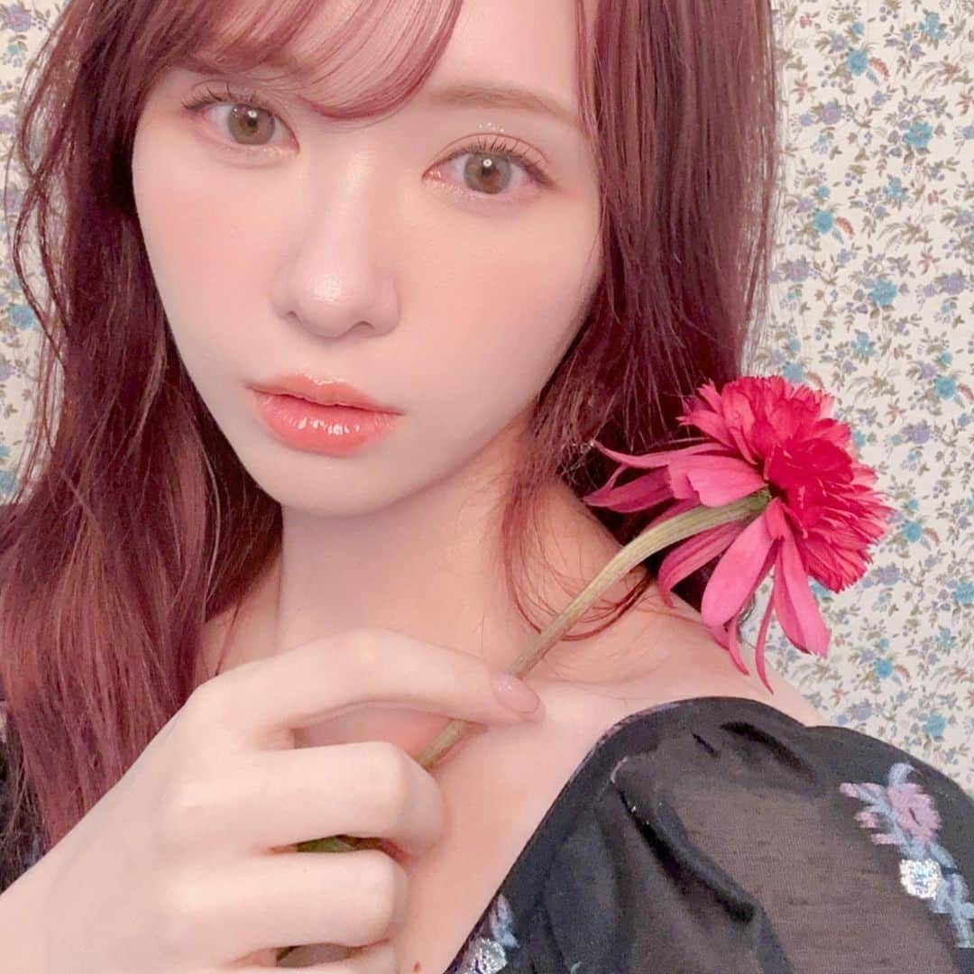 河西美希のインスタグラム：「オフショット溜まってたのでいくつか🫡  #muice #髪色はこの時赤 #撮影時実は7月w」