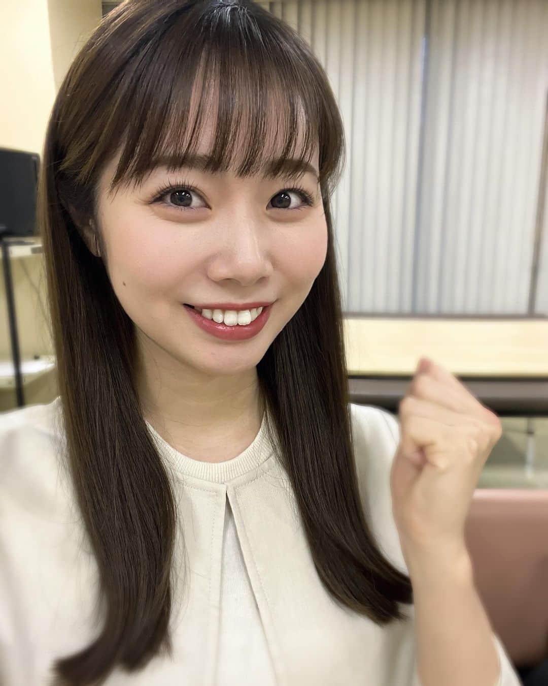 安藤咲良のインスタグラム：「. お知らせ📢 . 明日21時から放送の TBS系日曜劇場『下剋上球児』第8話 にアナウンサー役として出演します！ 毎週楽しみにしていたドラマなので とても嬉しいです😭！！！ 越山高校、甲子園目指して頑張れ😭🔥⚾️！！  #日曜劇場  #下剋上球児」