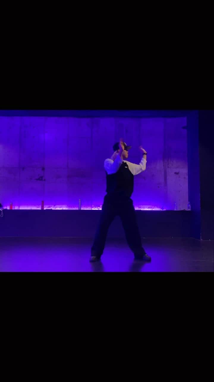 野田真哉のインスタグラム：「@rave_creation_  class footage🍂 ・ ・ ・ めっちゃむずいけど楽しい振り🤘 流石にリベンジ案件なのでまたどっかでやらせてください 今日もみんな来てくれてありがとうー！ ・ ・ ・ @usher / Bad Girl ・ ・ ・ #usher #badgirl #ravecreation #dance #dancer #choreography #shinya_noda_」