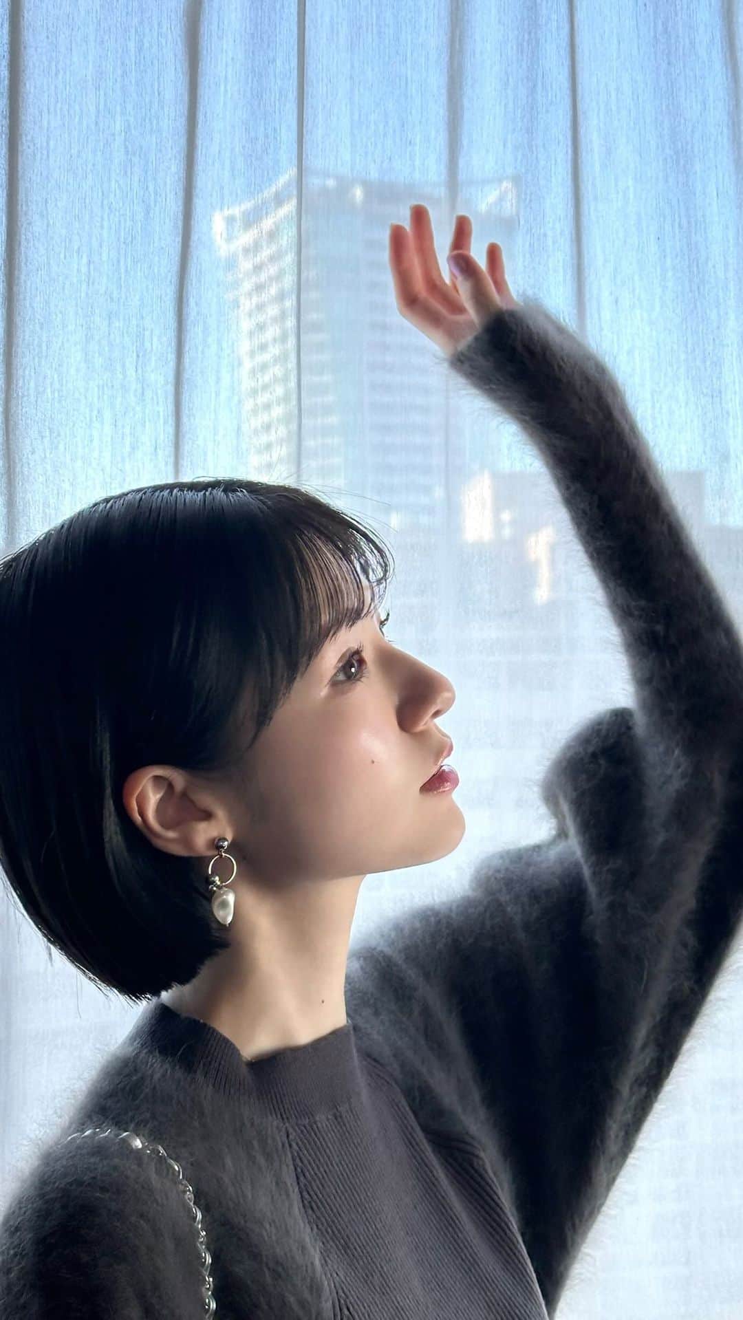 糸原美波のインスタグラム：「🫸🏻😉🫷🏻  #ショートヘア #ショート #ボブ #ミニボブ #anuans」