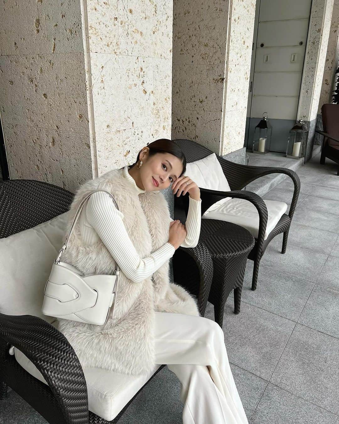 東野佑美のインスタグラム：「沖縄に来てます🕊️🤍 最後の写真にお洋服たちタグ付けしました🏷️」