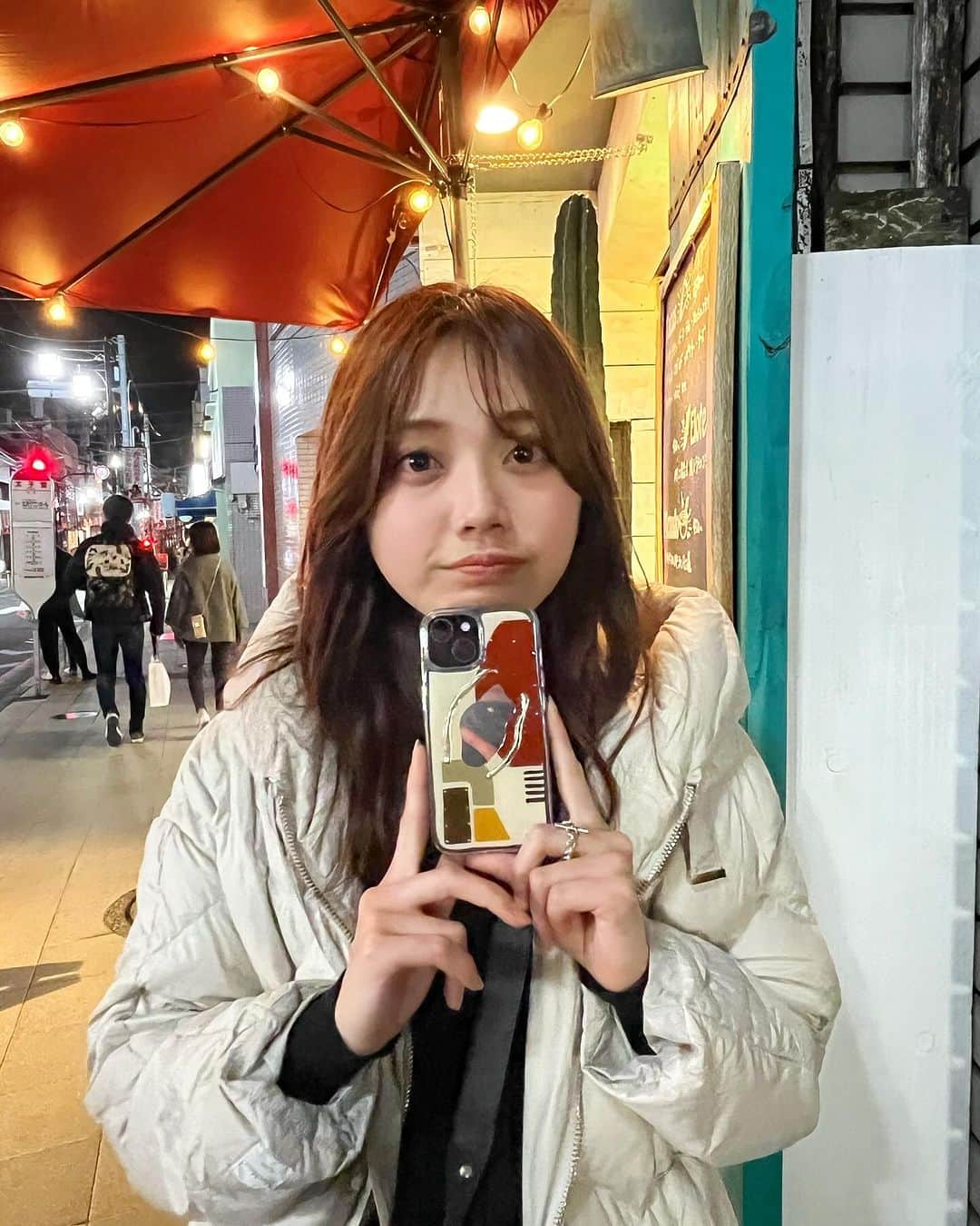 すえきひなたさんのインスタグラム写真 - (すえきひなたInstagram)「new case🧡🤎 . . このミラー付きほんとたまらんのよ。 ありがたいのよ🥺 . 昨日から受注会やってるみたい…！ なかなか被らないデザインだしおすすめよ♡ #vilie#ヴィリエ#iPhonecase#アイフォンケース#スマホケース#アクリル絵の具#アクリル絵の具アート#ハンドメイド#ニュアンスアート#pr」12月2日 20時23分 - hinata_sueki