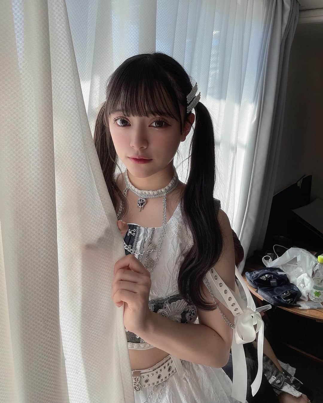 坂本理紗のインスタグラム：「新衣装だよ〜‎🤍⛓ どうですか?? ・ ・ ・  #地下アイドル  #アイドル衣装  #イディオム  #ツインテール女子」