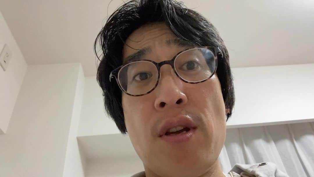 村上健志のインスタグラム：「密着。」