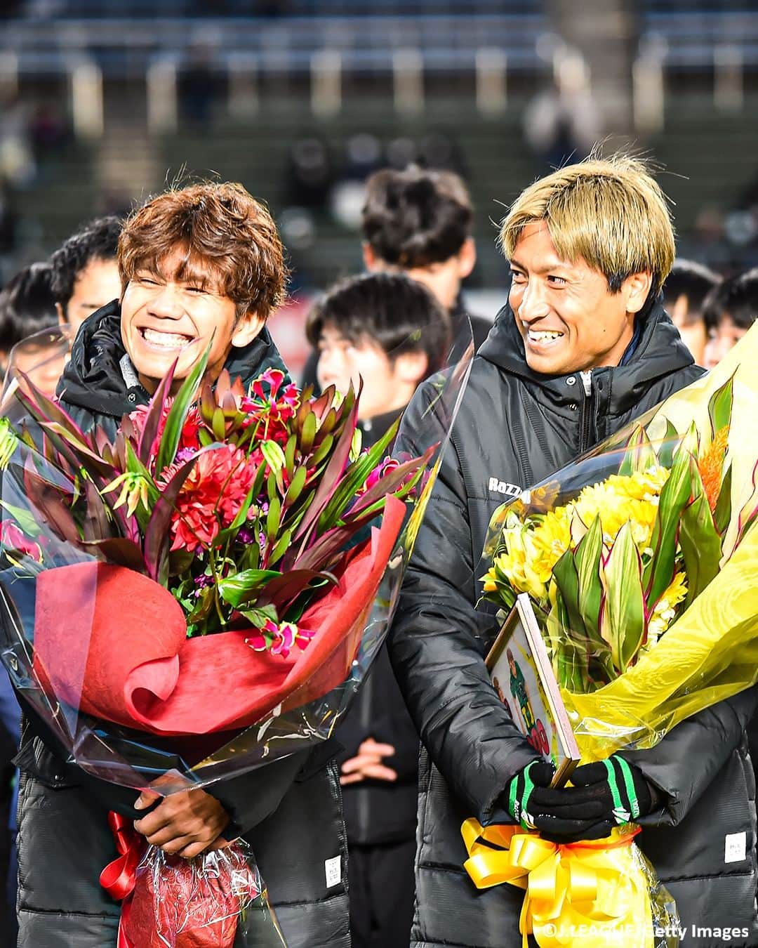 Goal Japanさんのインスタグラム写真 - (Goal JapanInstagram)「🔴 柏木陽介＆田中順也 現役ラストマッチ 🟡 今季限りでの現役引退を表明している #FC岐阜 の #柏木陽介 と #田中順也 が、J3最終節 北九州戦で揃って先発出場。  田中は現役ラストマッチとなったこの試合で #Jリーグ 通算300試合出場を達成。また、柏木はセレモニーでのスピーチで引退後もFC岐阜に残り、チームと岐阜県を盛り上げていくことを発表。日本代表でもプレーした両選手のキャリアを称え、スタンドからは惜しみない拍手が送られた。 (Photo: J.LEAGUE / Getty Images)  #soccer #football #meijiyasudaseimeijleague #jleague #fcgifu #yosukekashiwagi #junyatanaka #サッカー #フットボール #明治安田生命Jリーグ #⚽」12月2日 20時25分 - goaljapan