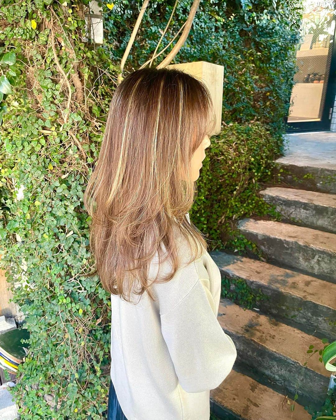 村主章枝のインスタグラム：「Thank you so much Daiki san @daiki_hattori  Layered cut ✂️  ダイキさん、いつもありがとうございます！ 今回は、レイヤーを沢山いれてもらいました✂️ #layerhaircut」