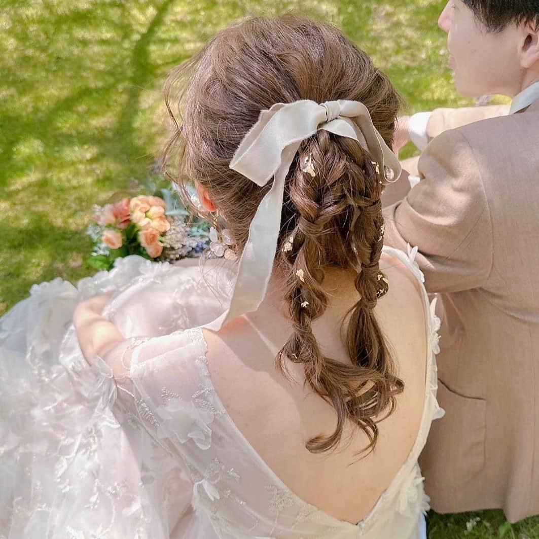 Choole 業界初、オンライン結婚式準備サービスさんのインスタグラム写真 - (Choole 業界初、オンライン結婚式準備サービスInstagram)「【 #リボンヘア ⠀】  #ひつじヘア  #ウエディングヘア #ウエディングヘアメイク  こんばんは！トキハナ編集部です✨  今回は今キてる💗リボンヘア特集をご紹介しますリボん - - - - - - - -  Photo by @lilian.bridal @kanimiso121 @aym.hm22  - - - - - - - —   ——————————————————  ⚜️トキハナInstagramとは？  ・結婚式準備に役立つ情報を毎日投稿♡  ・まだ結婚式場が決まっていない花嫁さまへ🌸  ドレス試着・パーソナルカラー診断イベント  定期開催中👗🌈   ・お見逃しのないよう  @tokihana_weddingからフォローください✨   ⚜️トキハナって？   LINEで式場探し使いやすさNo.1✨  『結婚式場見学予約サイト👰🏻‍♀️』    🕊トキハナの特徴🕊   ・持ち込みOKの式場掲載数No.1(自社調べ)👑  ・即決不要で、最大割引が貰える💰  ・自分たちの費用が見学前にわかるから安心💛  ・LINEでいつでも元プランナーに相談できる💡  ・カンタン診断で好みの式場が見つけられる💖  ・ドレス最大50%オフクーポンもget👗  登録はID検索orQRコードから▼   ID:@608xvfyd  —————————————————   #ウエディングドレス #カラードレス # ドレス #ドレス試着 #ドレス迷子 #ドレス探し  #結婚式 #結婚式準備 #プレ花嫁 #卒花嫁 #トキハナ」12月2日 20時25分 - tokihana_wedding