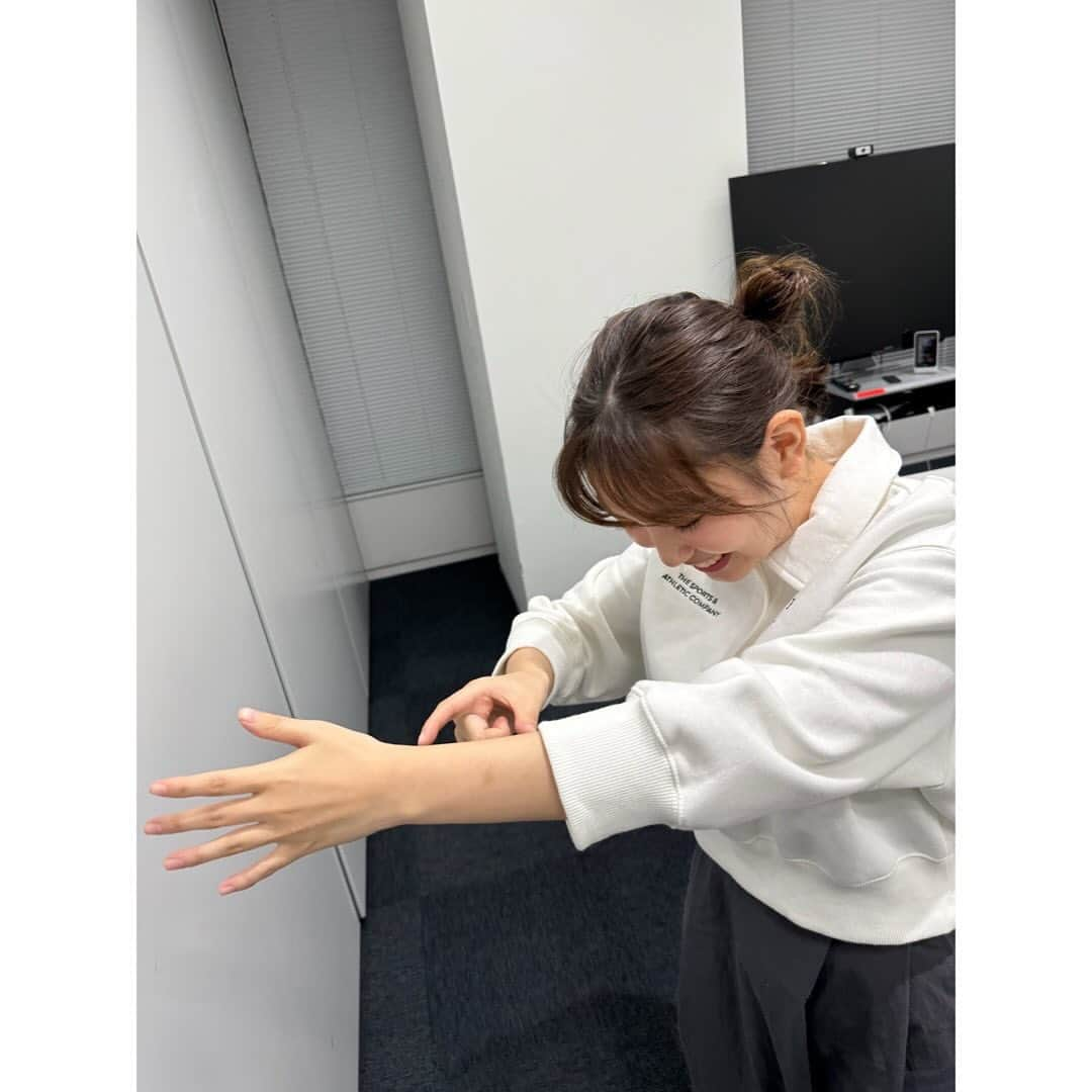 沢口愛華さんのインスタグラム写真 - (沢口愛華Instagram)「最近の沢。 アウトレットに行った沢 仕事終わりに炒飯を食べた沢 アウトレットで買った服の袖丈が思ったよりも短くて笑いが止まらない沢。 どの沢も楽しそうでなによりです。最近人と話しすぎて喉がずっと痛いです。」12月2日 20時27分 - sawaguchi_aika_official