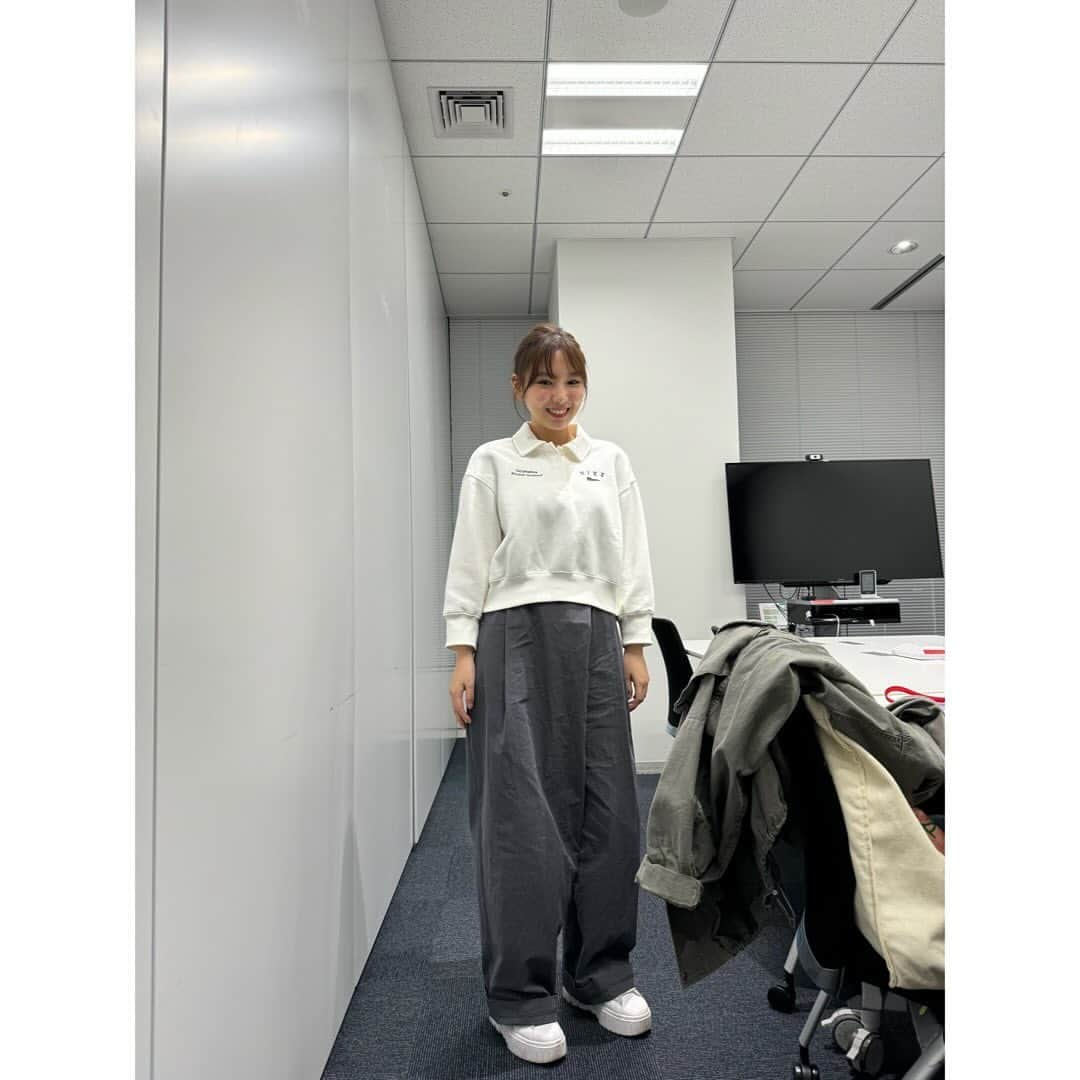 沢口愛華さんのインスタグラム写真 - (沢口愛華Instagram)「最近の沢。 アウトレットに行った沢 仕事終わりに炒飯を食べた沢 アウトレットで買った服の袖丈が思ったよりも短くて笑いが止まらない沢。 どの沢も楽しそうでなによりです。最近人と話しすぎて喉がずっと痛いです。」12月2日 20時27分 - sawaguchi_aika_official