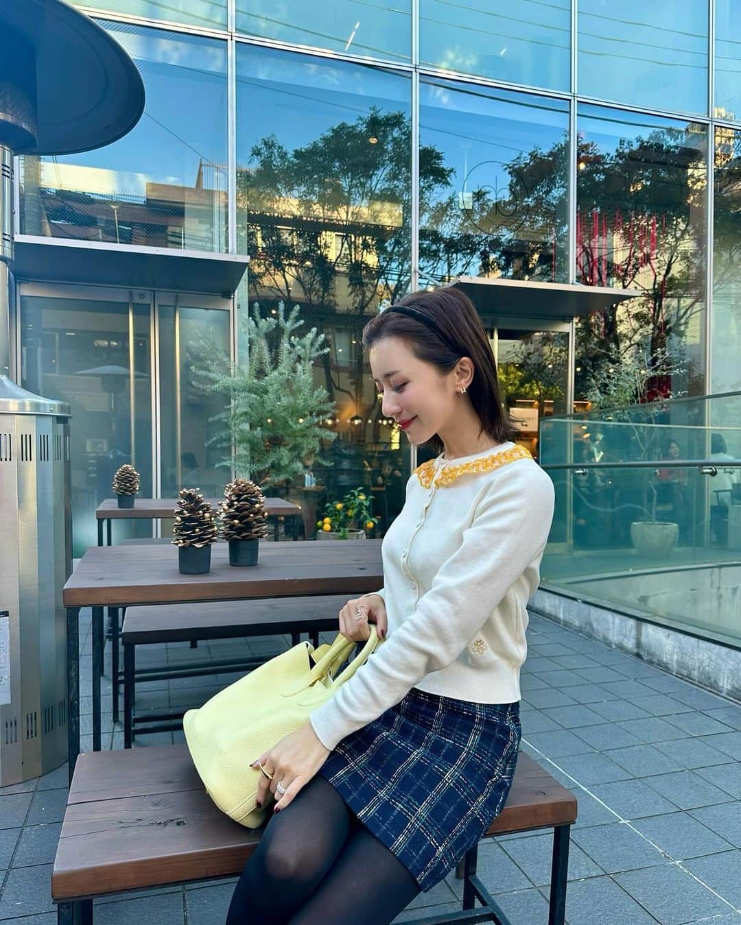 水野佐彩さんのインスタグラム写真 - (水野佐彩Instagram)「・ 🐝💛🧡  #PR #caprino #カプリーノ #alexandredeparis  #カーディガン #カチューシャ」12月2日 20時28分 - saaya_mizuno