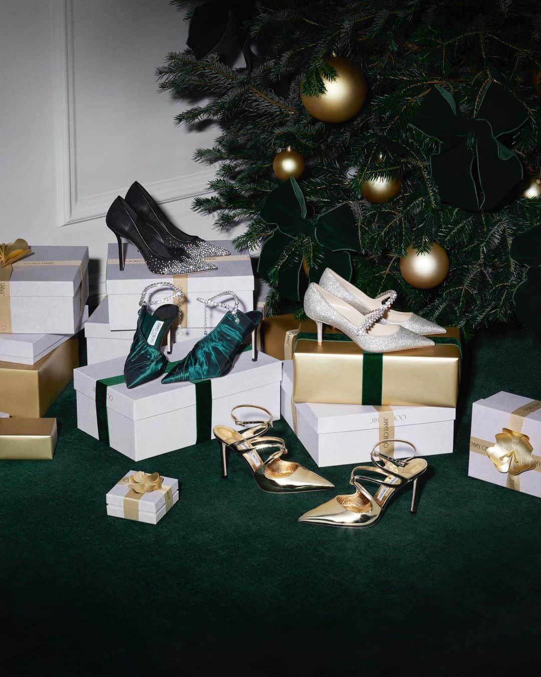 Jimmy Chooのインスタグラム：「Glamorous shoes from our collection of Icons make the ultimate gift this holiday season - discover definitive styles including Love, Azia and Bing along with the Sadia mule, a new silhouette #JimmyChoo」