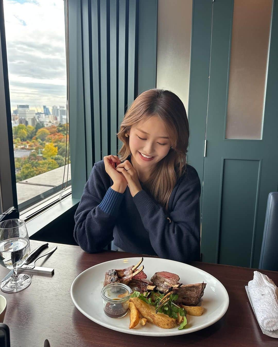 ᴱᴸᵞさんのインスタグラム写真 - (ᴱᴸᵞInstagram)「Lunch of the Day 🍽️  夫に連れられて楽しみしていたワカヌイ 前菜からデザートまで 全て美味しすぎました✨ 子連れだとランチしか行けないんだけど、 ランチで十分満足 ◎  家族写真はお店の方が 東京タワーと一緒に撮ってくださった📷 娘は東京タワー初めましてだったので これまた良き思い出になったなぁ🗼」12月2日 20時39分 - diary___ely