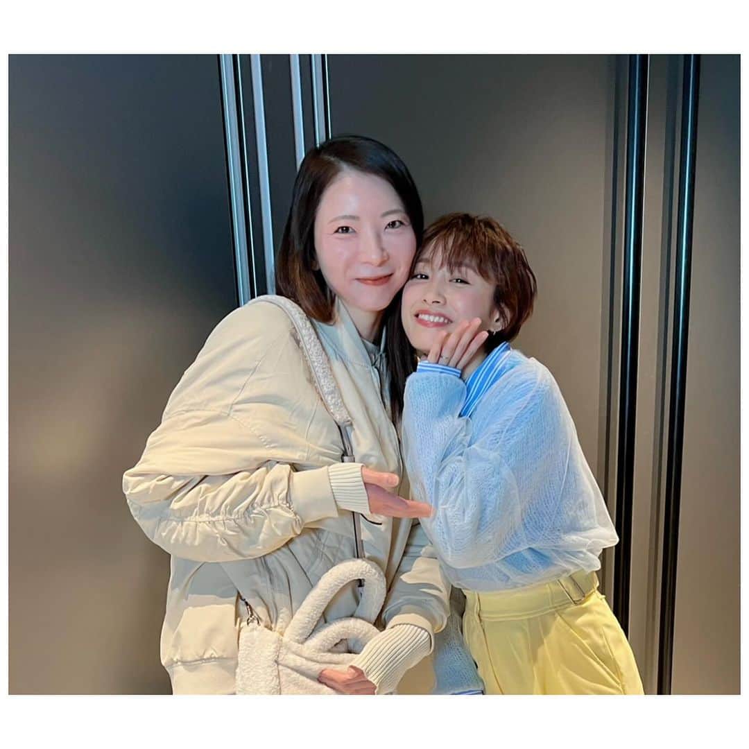扇けいのインスタグラム：「本日の休日は愛ちゃんの朗読劇を観に所沢へ💛 久しぶりに愛ちゃんのお芝居観れて嬉しかった😍😍😍 愛ちゃんが舞台にそこに存在してくれているだけで観に行く価値ありまくりなんだよなぁ🤭💛 お話しも面白かった！！✨ そして行ったからには角川武蔵野ミュージアムも楽しんで来ました🙋‍♀️💓 面白い本がいっぱいあってテンション上がった笑」
