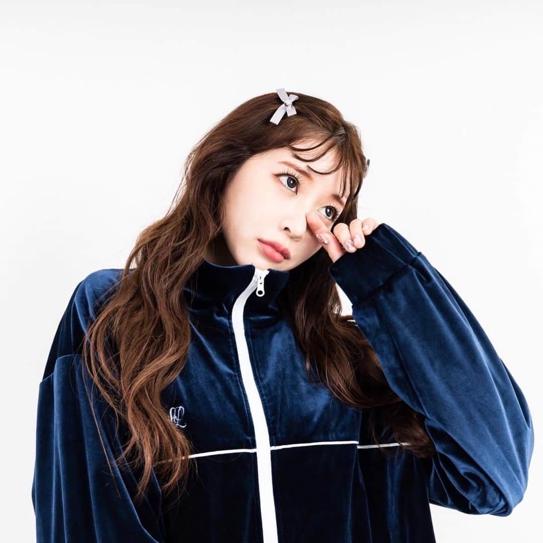 吉田菫さんのインスタグラム写真 - (吉田菫Instagram)「🎀𝙎𝙪𝙪×𝙇𝙄𝙎𝙏𝙇𝙀𝙎𝙎 𝙫𝙤𝙡.3🎀  前回のvol.2.5と同じくテーマは「Rebirth」♡ 手術からの生還で夏は再生や復活を意味する ラッパスイセンをモチーフにしていたけど、  今回は誕生日が近いこと、バンドの再始動があるので 🎂𝐇𝐚𝐩𝐩𝐲 𝐑𝐞𝐛𝐢𝐫𝐡𝐝𝐚𝐲🎂に🎀  すっごくお気に入りのアイテム作ったよ♡ 素材にもこだわりました(ᐡ o̴̶̷̤ ﻌ o̴̶̷̤ ᐡ)  明日の19:00から受注スタートです💖  #SuuLISTLESS」12月2日 20時58分 - sumiredooon1228